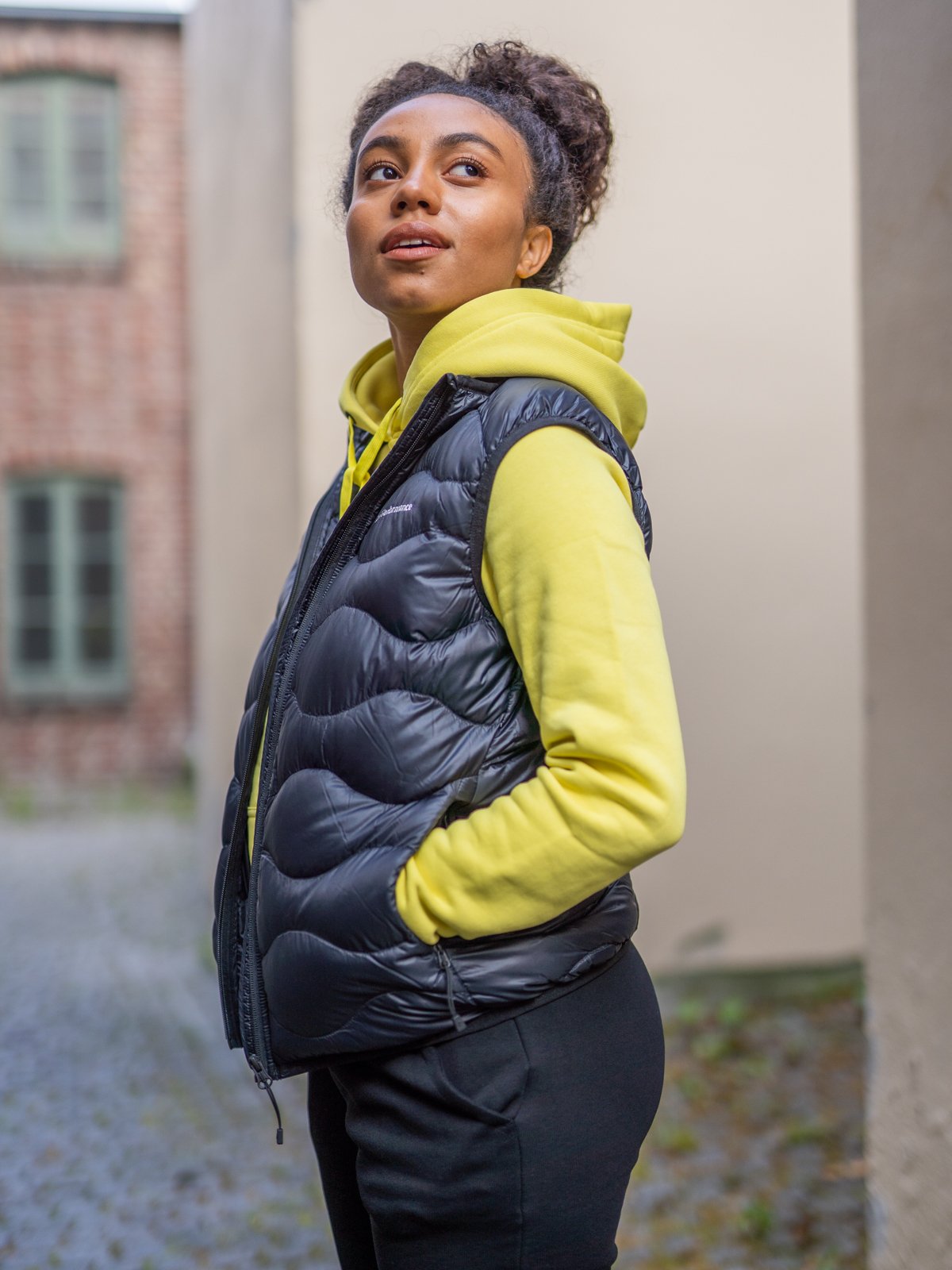 Peak Performance W Helium Down Vest Black