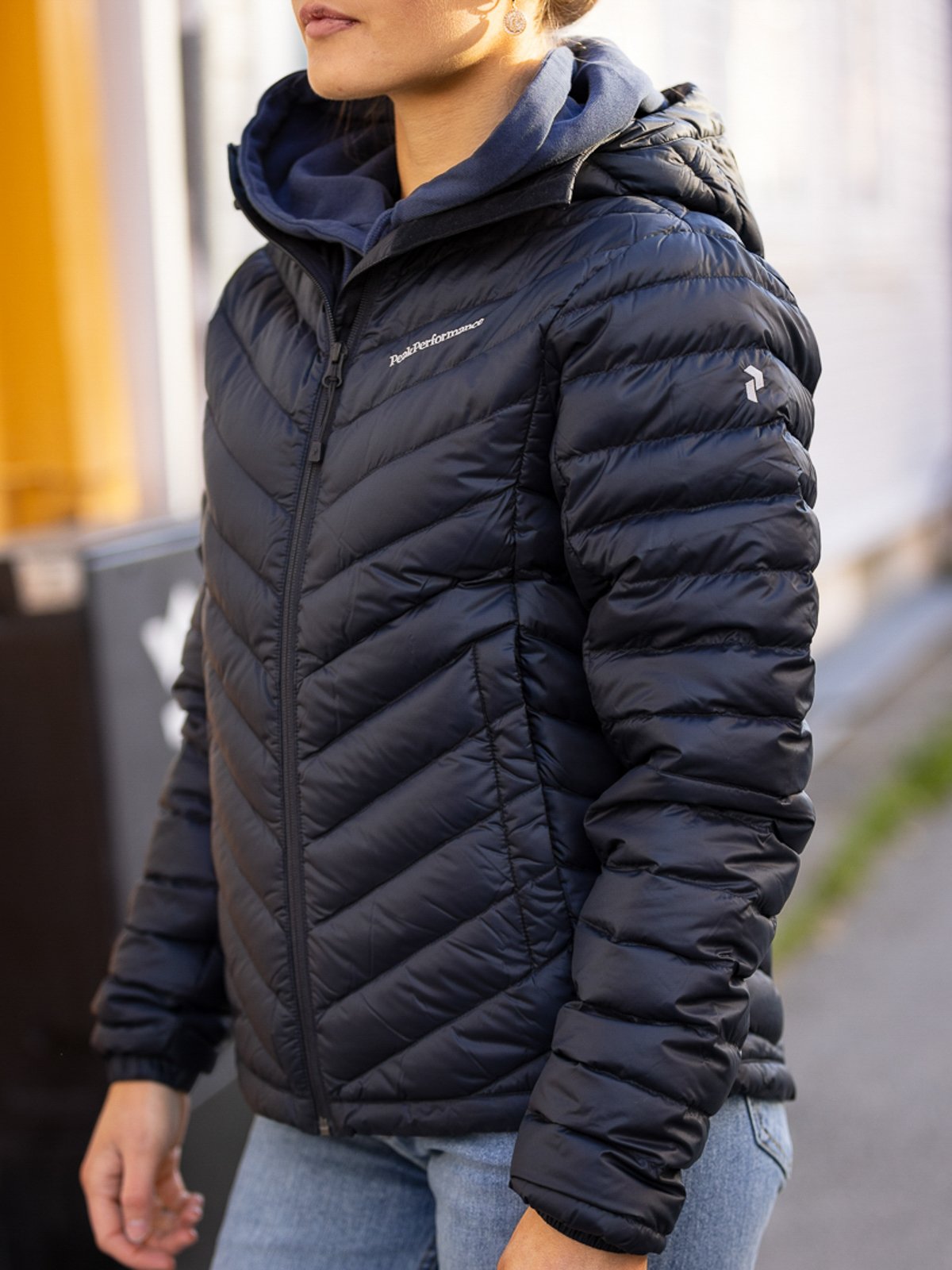 Peak Performance Frost Down Hood Jacket Svart