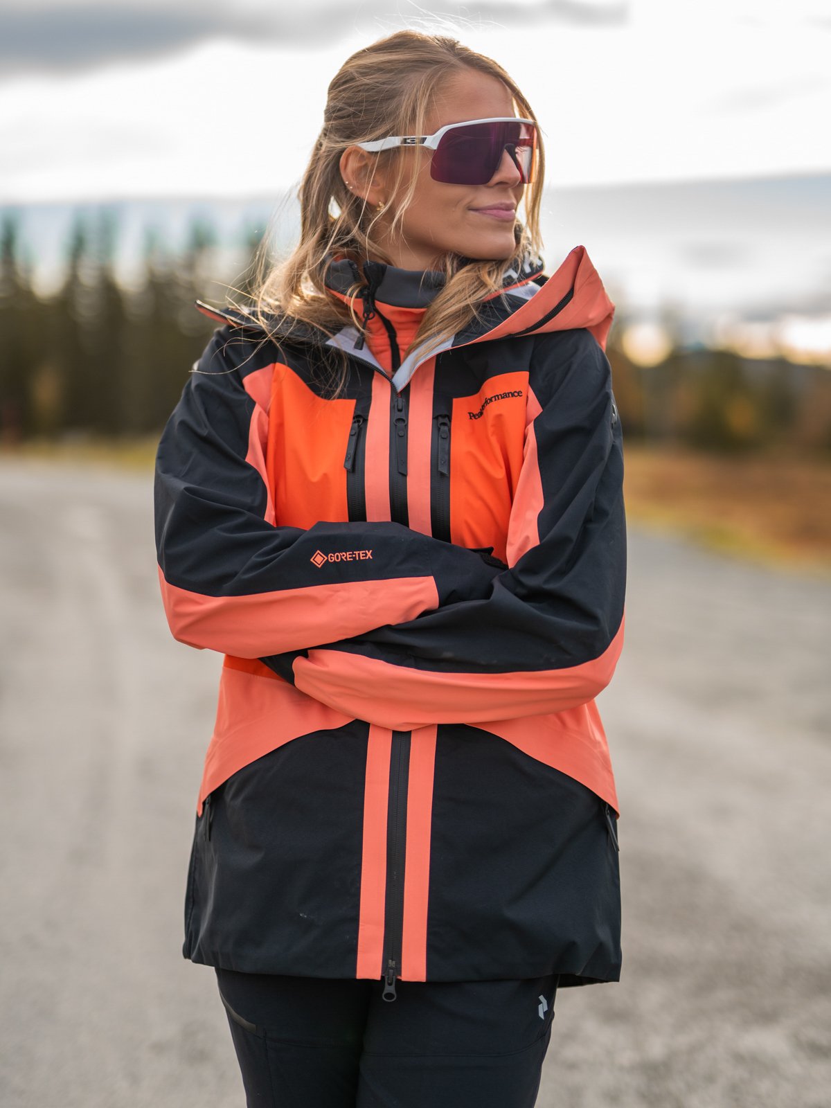 Peak Performance Gravity Jacket Light orange / Black / Zeal orange