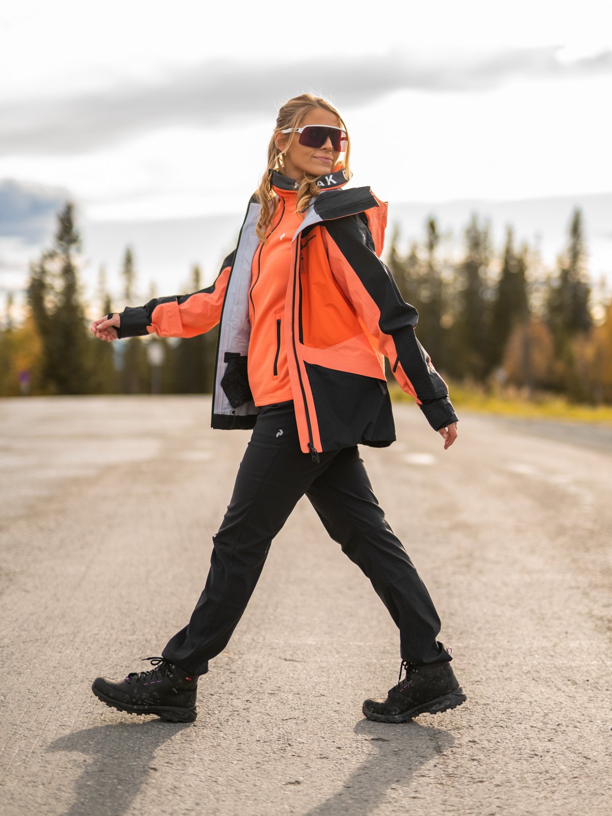 Peak Performance Gravity Jacket Light orange / Black / Zeal orange