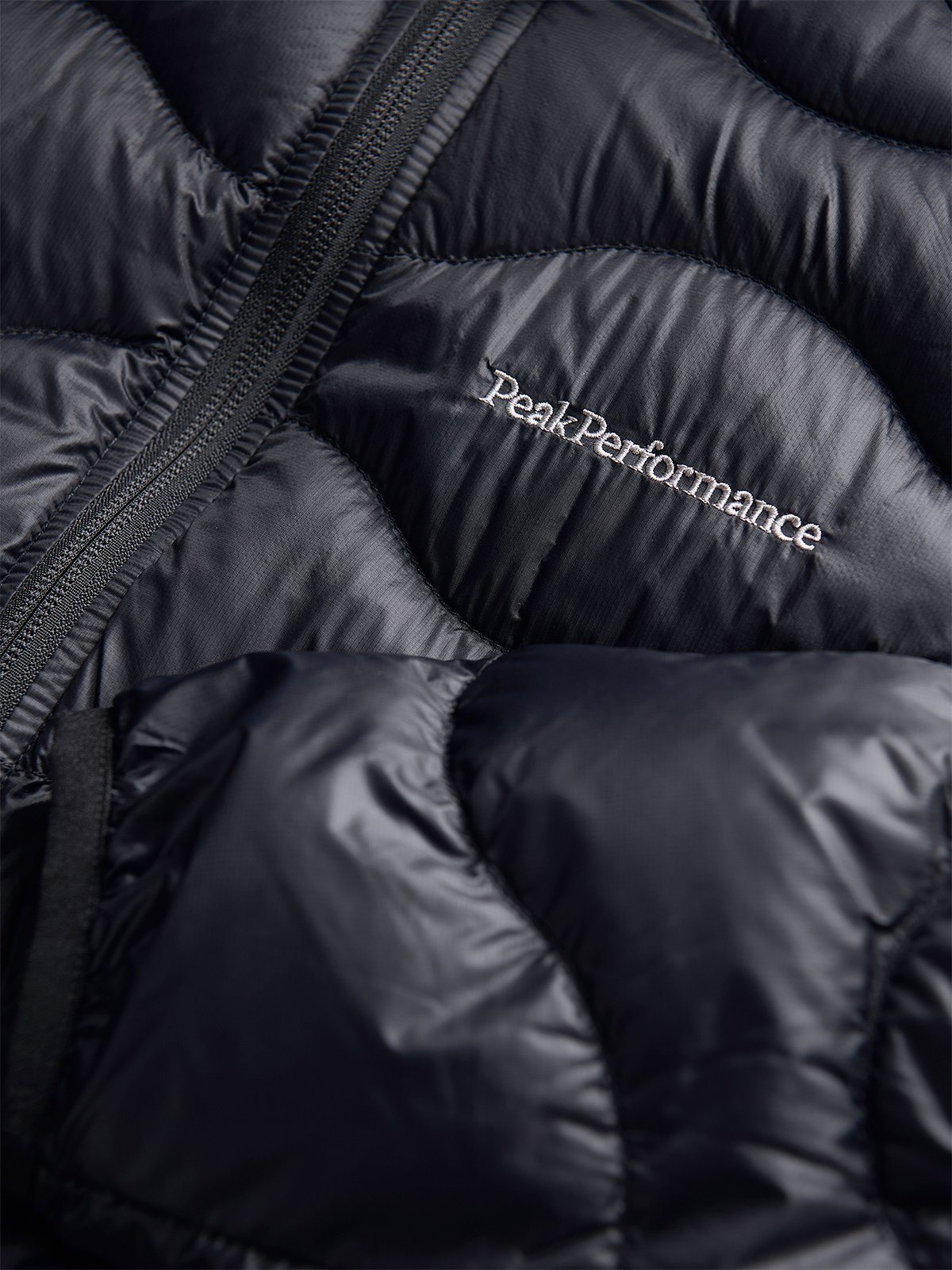 Peak Performance Helium Hood Jacket Black