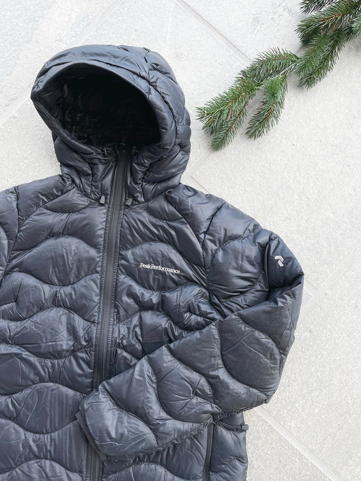 Peak Performance Helium Hood Jacket Black