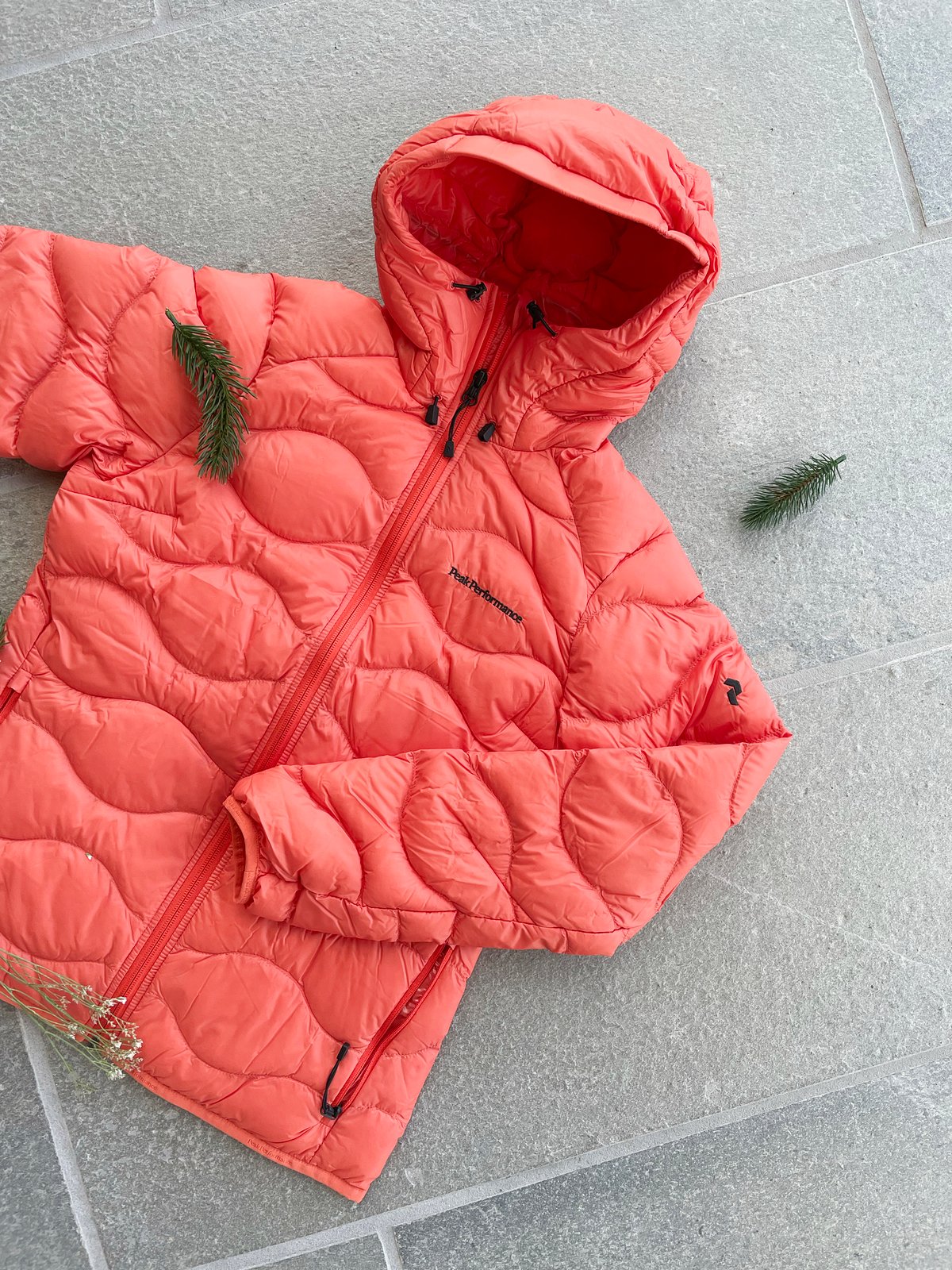 Peak Performance Helium Hood Jacket Zeal Orange