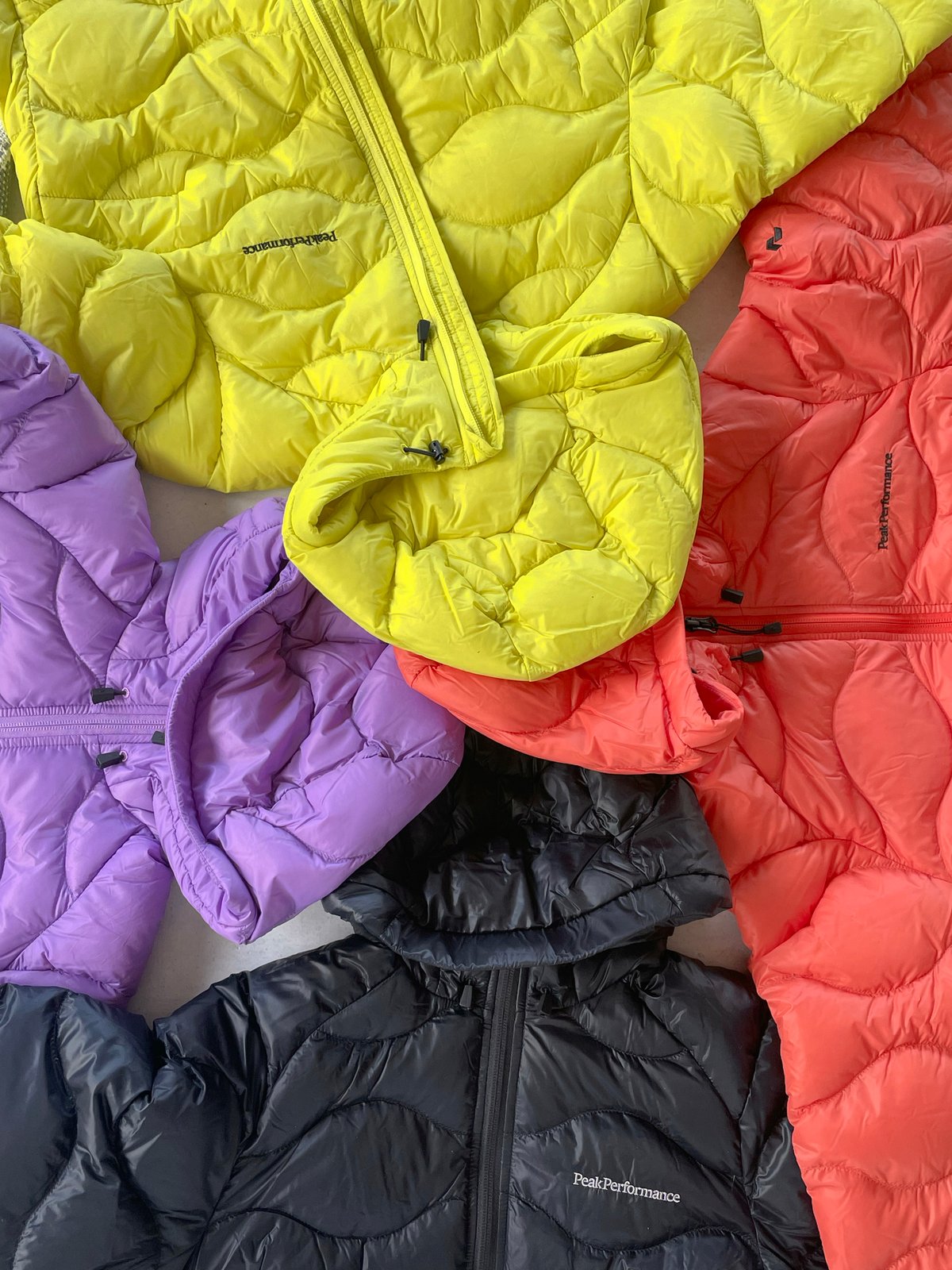 Peak Performance Helium Hood Jacket Zeal Orange