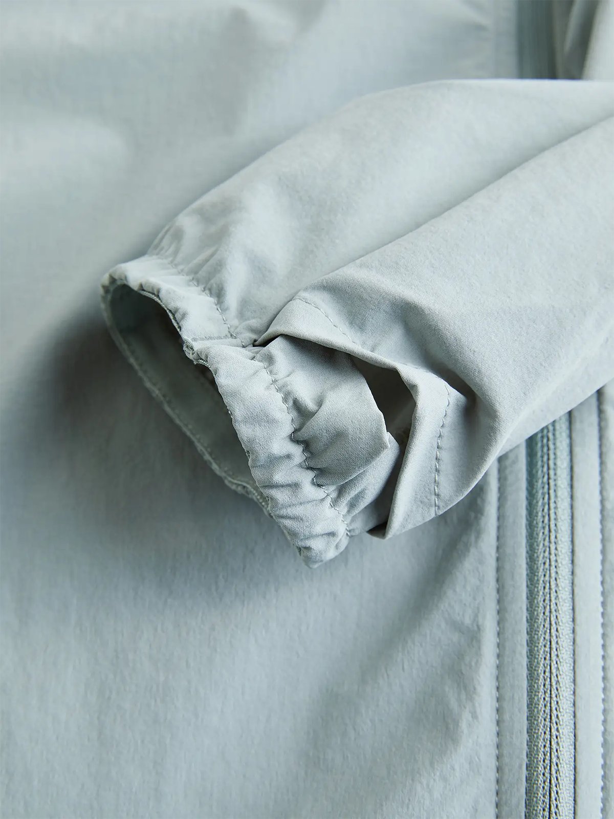 Peak Performance W Light Woven Jacket Ashen Green