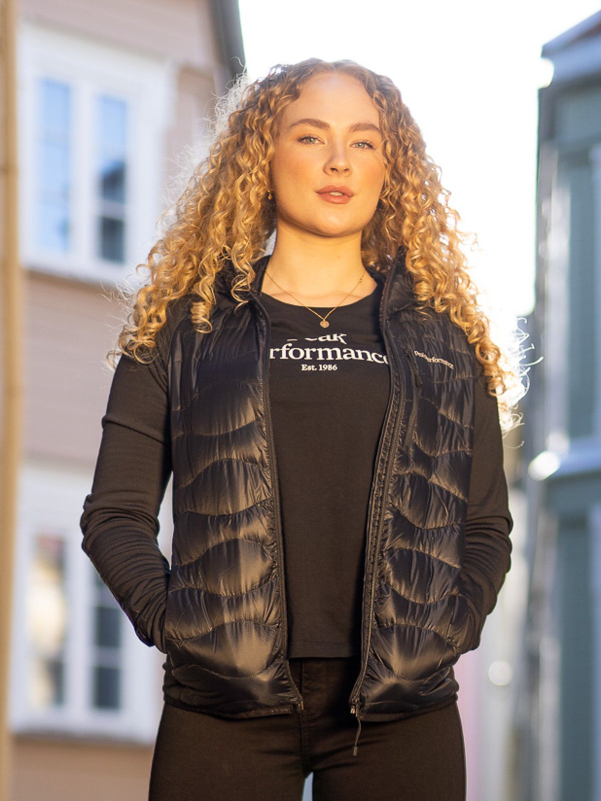 Peak Performance W Helium Down Hybrid Hood J Black