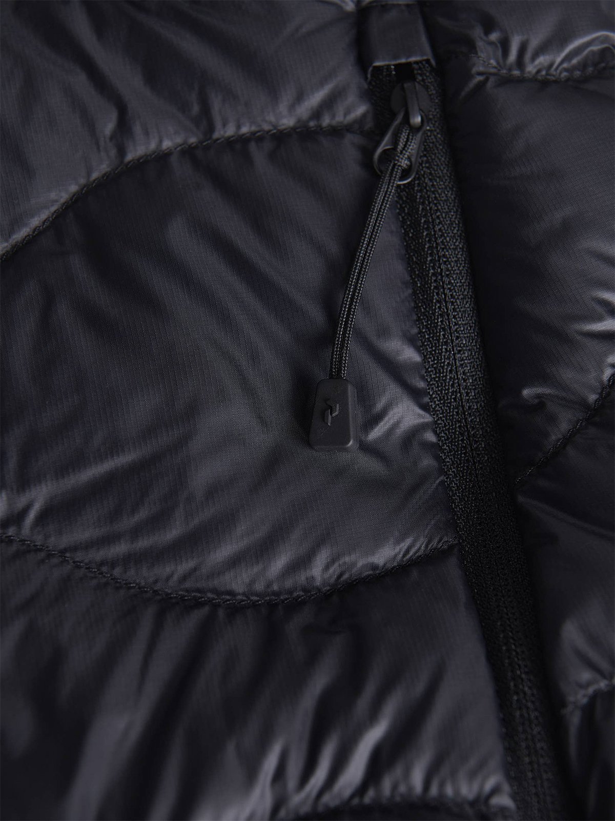 Peak Performance W Helium Down Hood Jacket Black