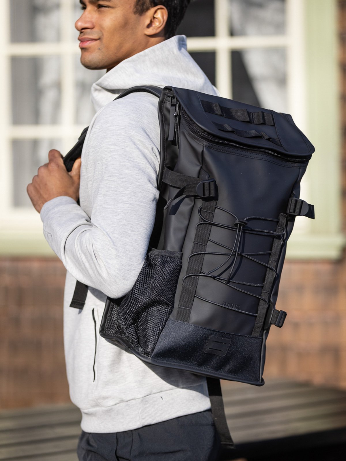Rains Mountaineer Bag Black