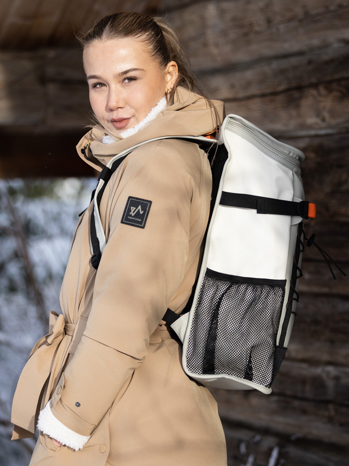 Rains Mountaineer Bag Fossil-Cement