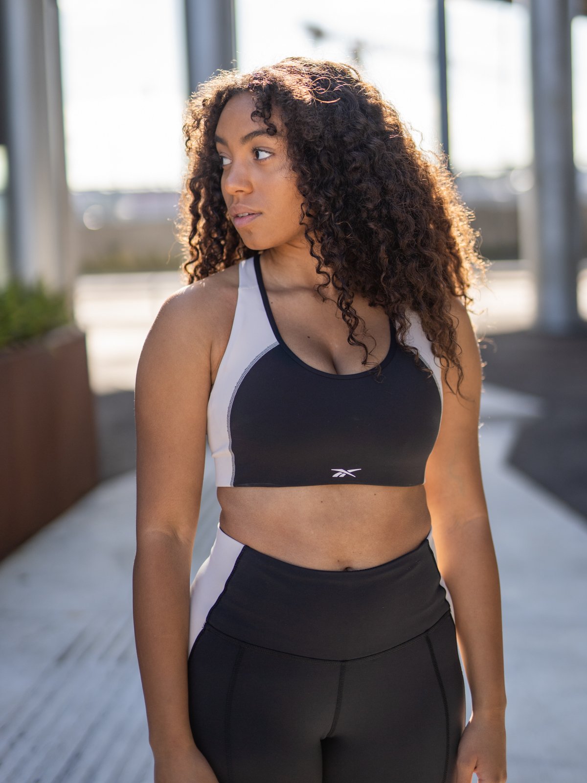 Reebok TS Lux Racer Bra Black / Stucco