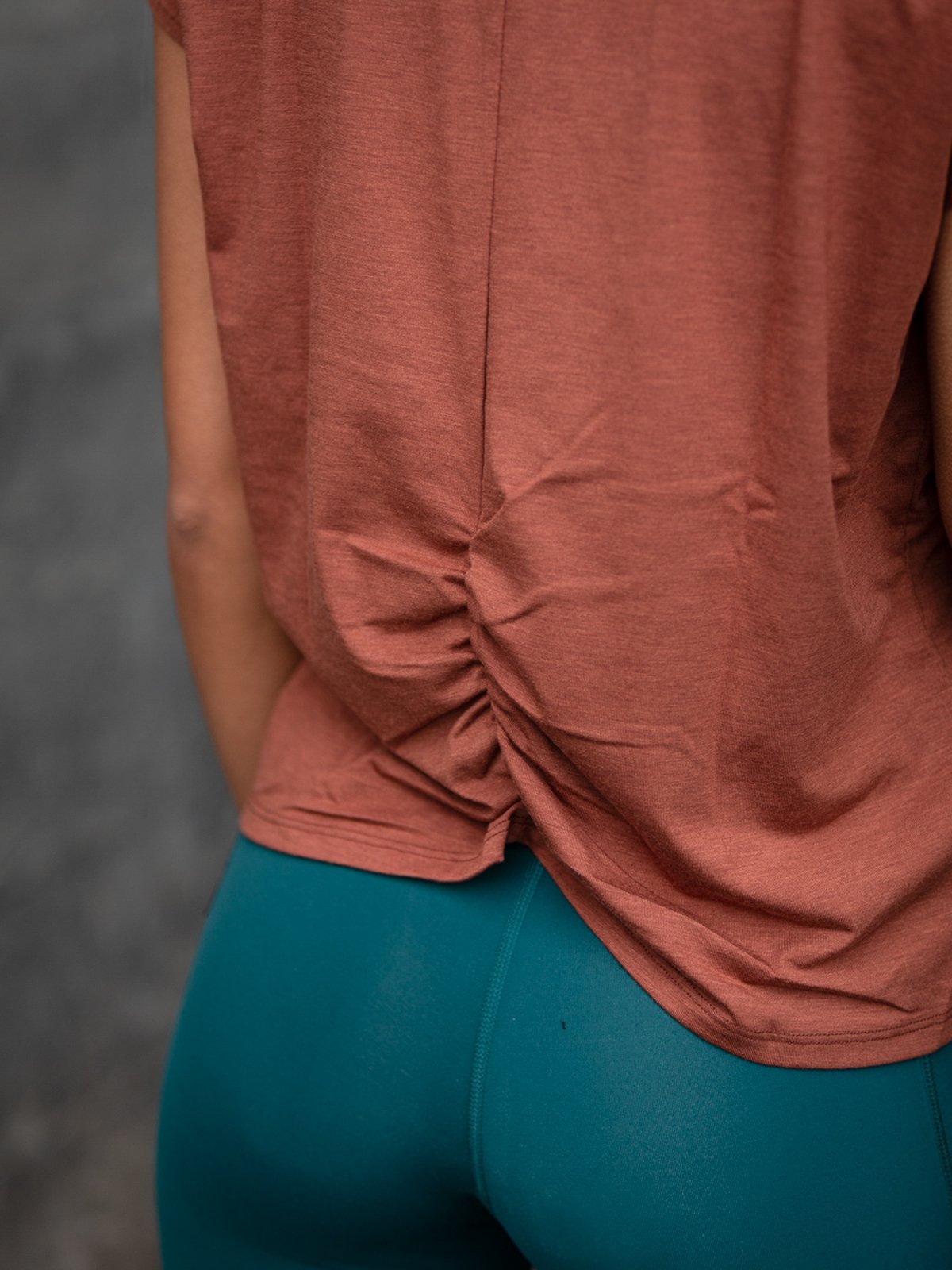 Röhnisch Split Back Tee Copper Brown