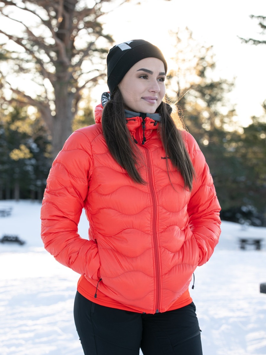 Peak Performance Helium Hood Jacket Super Nova