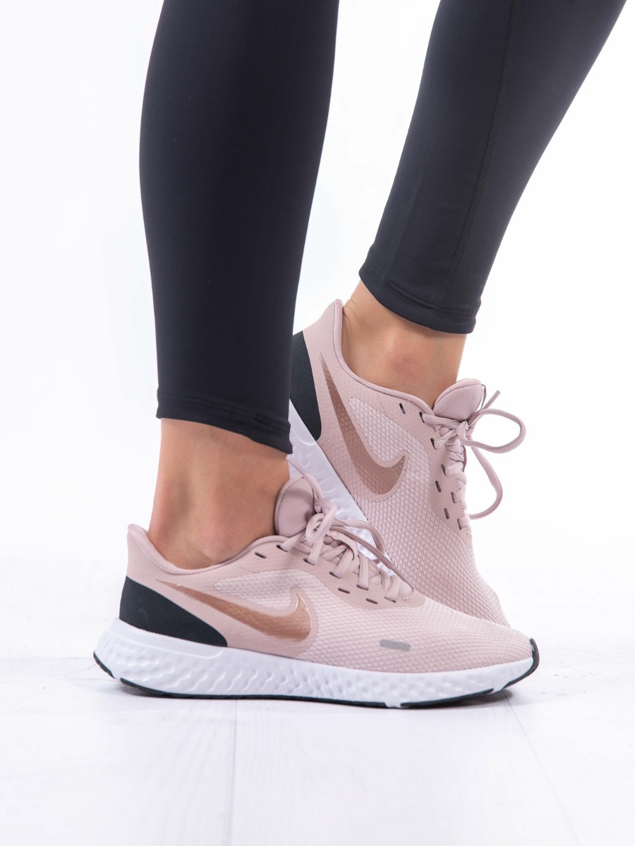 Nike Revolution 5 Barely Rose