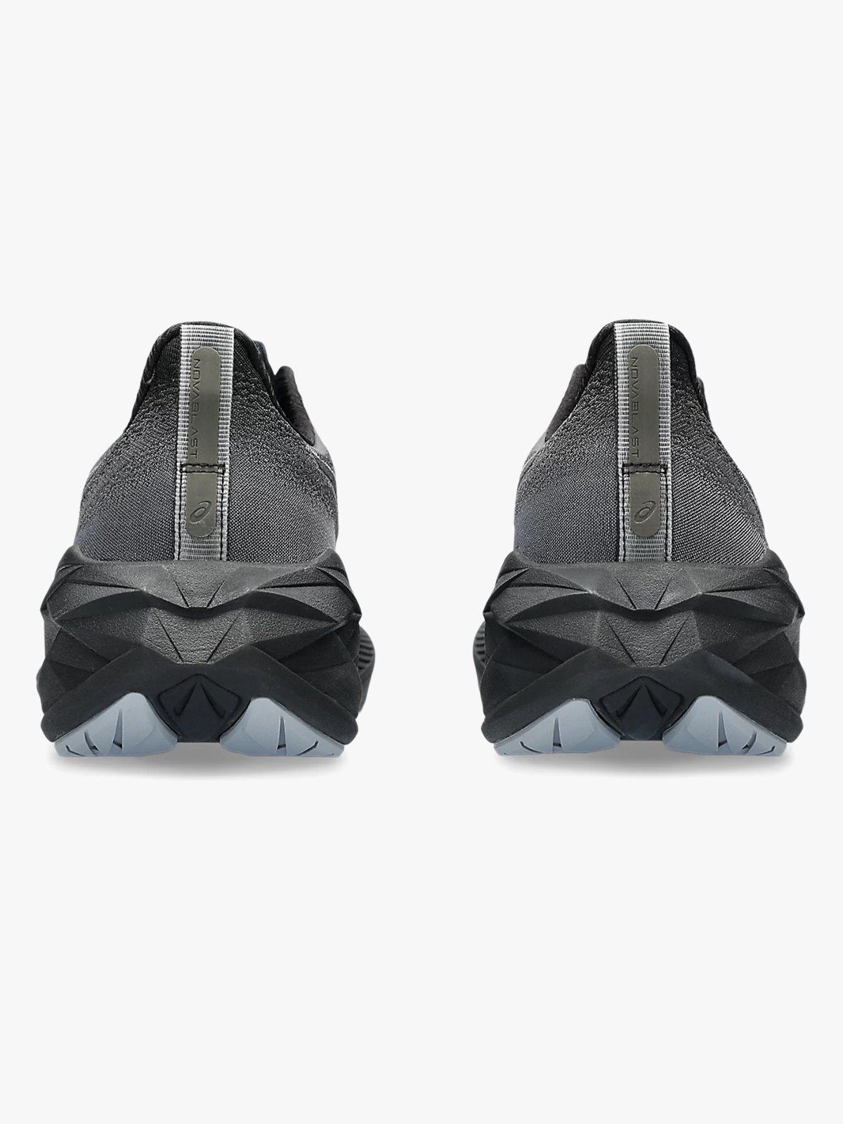 ASICS Novablast 4 Black / Graphite Grey