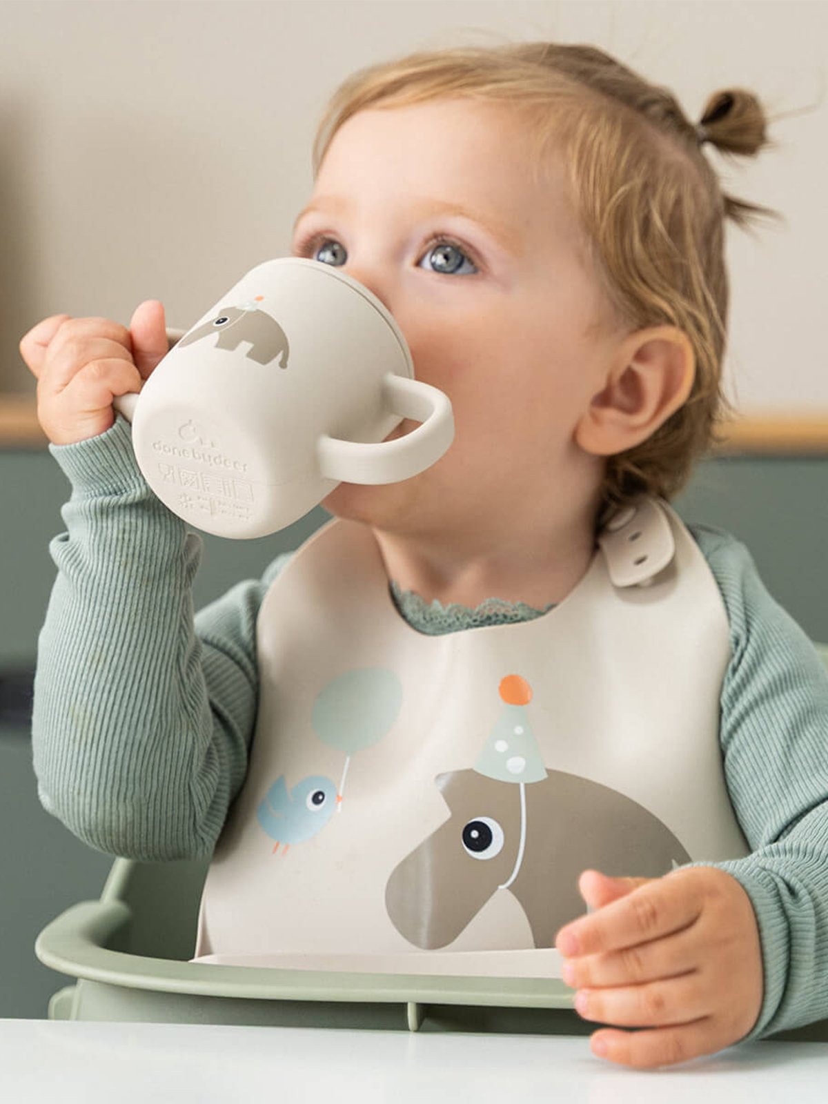 Done by Deer Silicone bib Celebration Sand