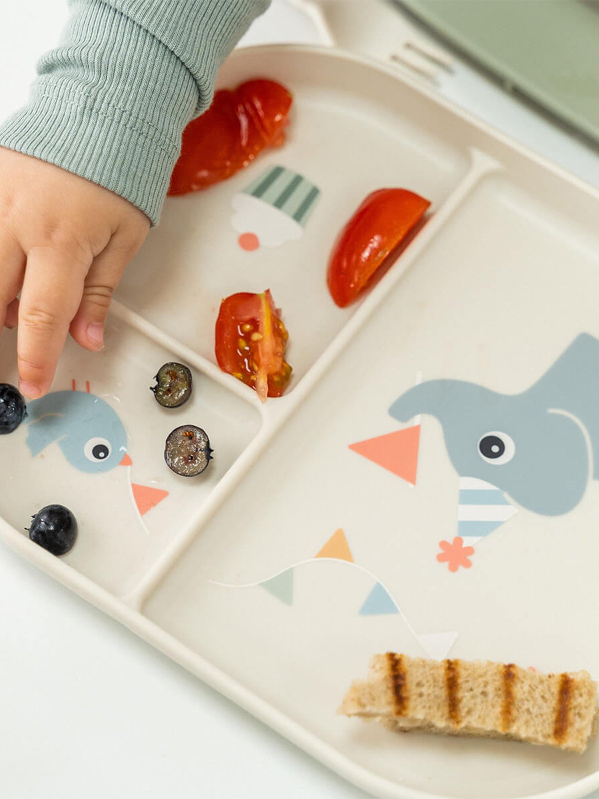 Done by Deer Foodie compartment plate Celebration Sand
