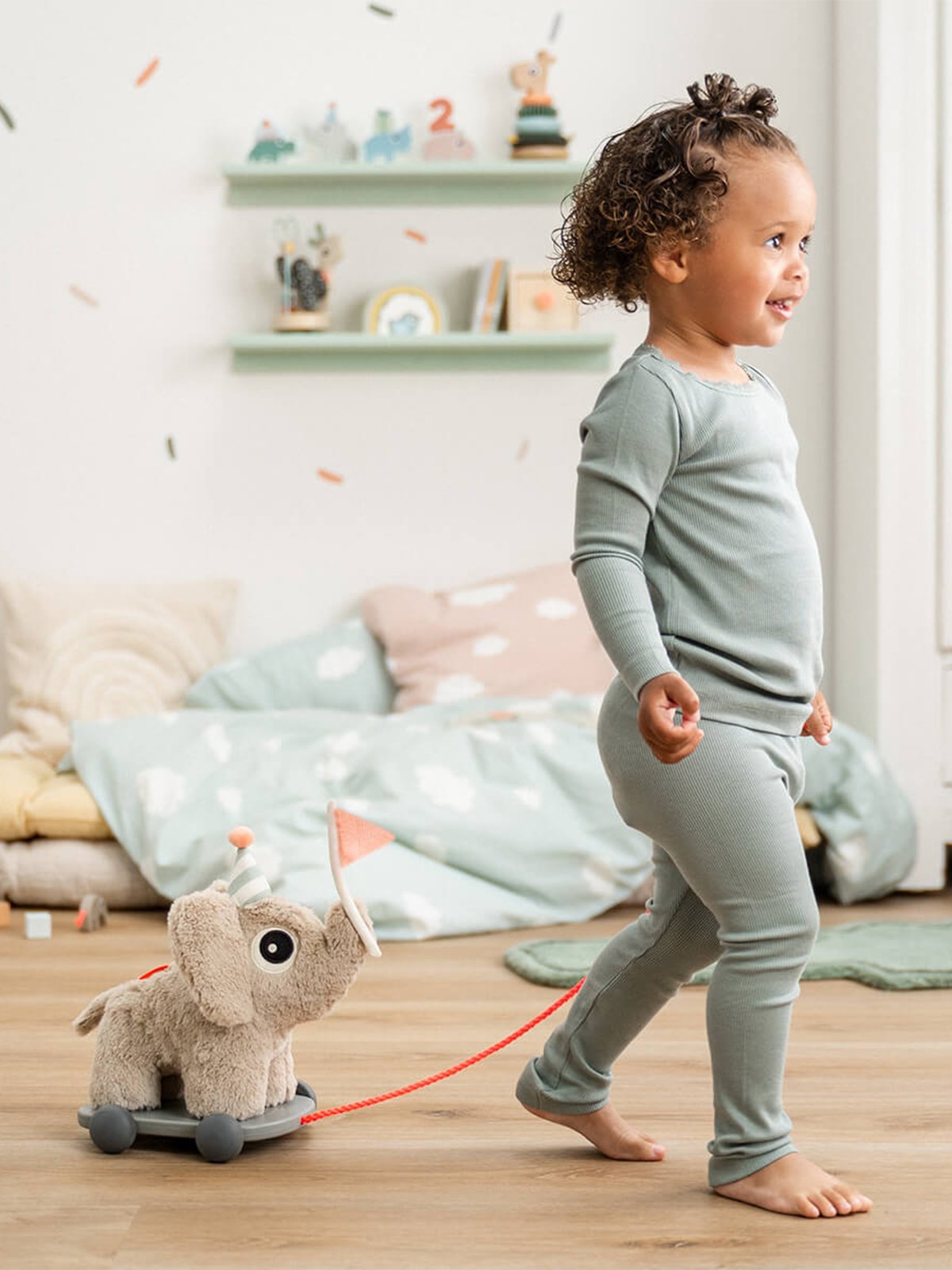 Done by Deer Pull along 2-in-1 toy Elphee Sand