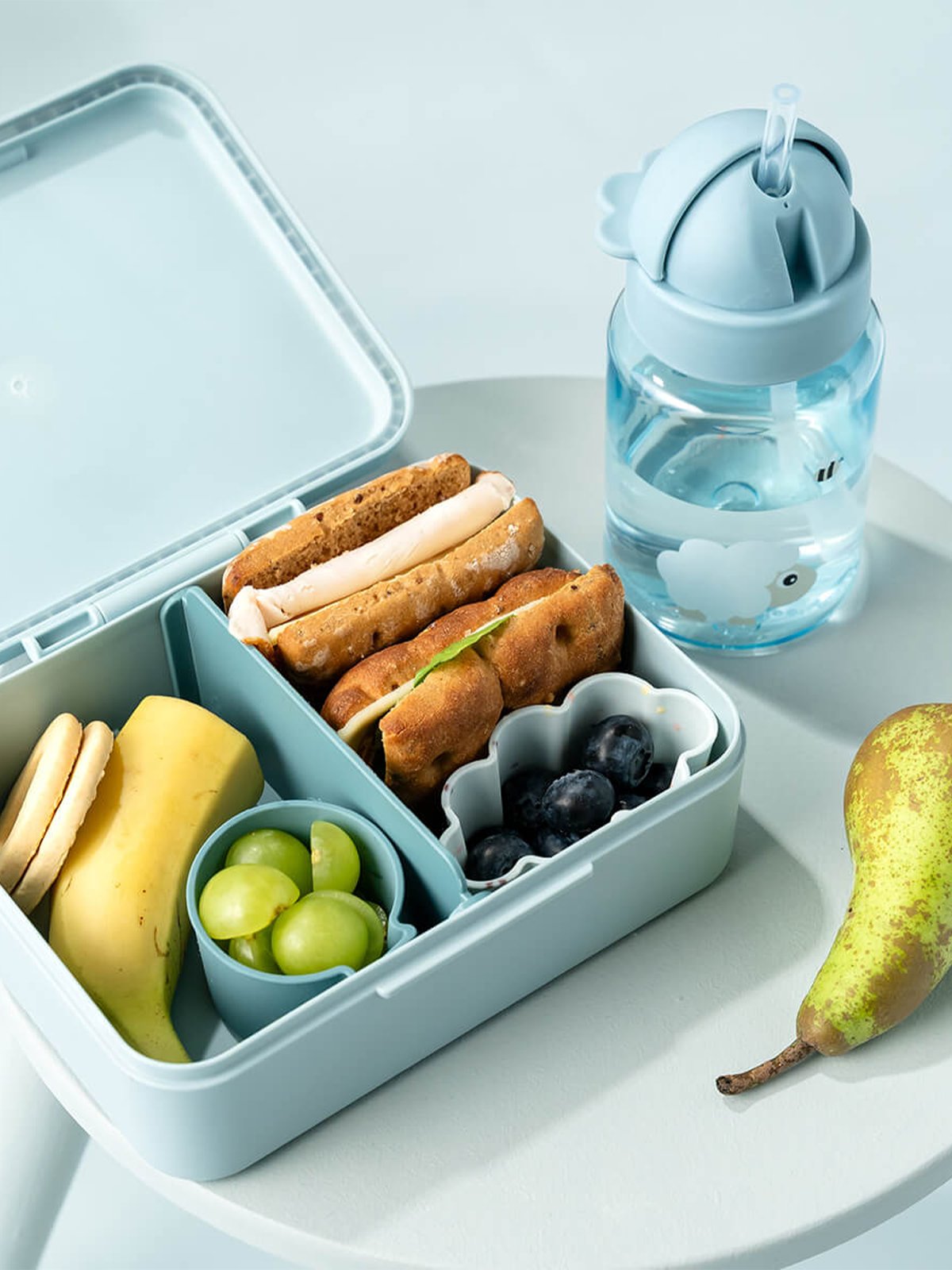 Done by Deer Lunch box w/divider Tiny farm Blue