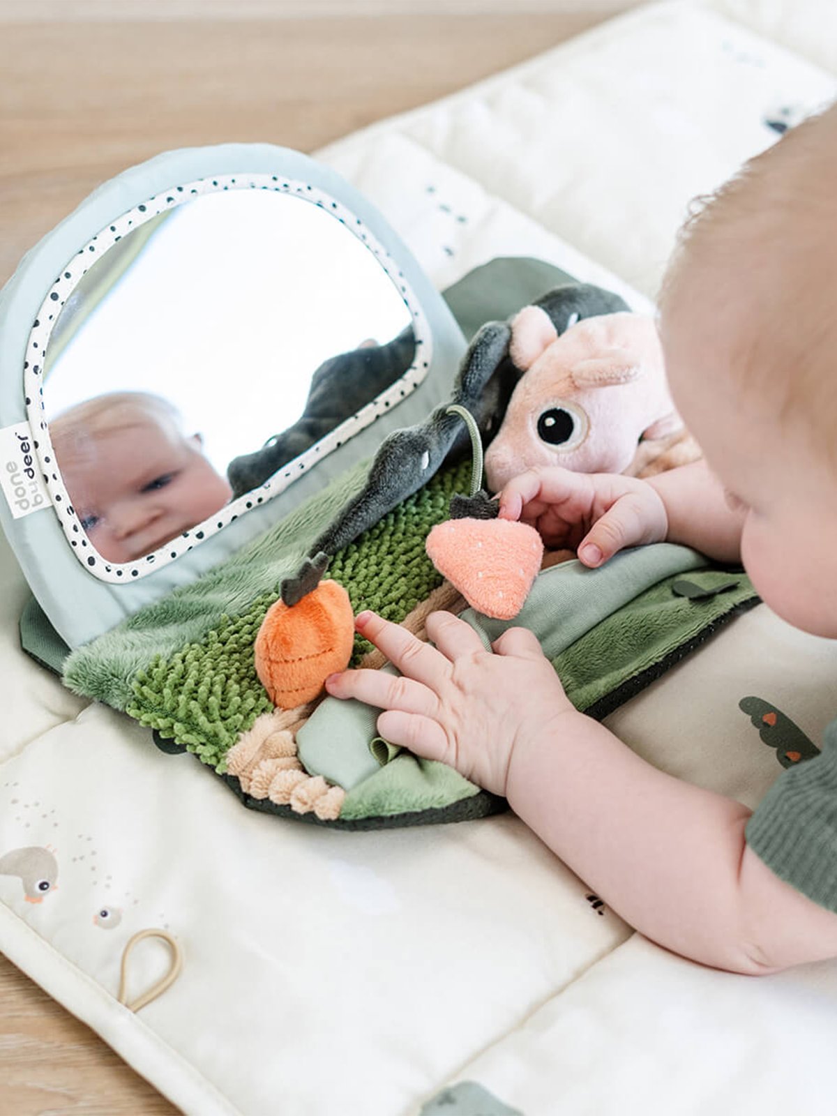 Done by Deer Tummy time sensory mirror Tiny farm Colour Mix