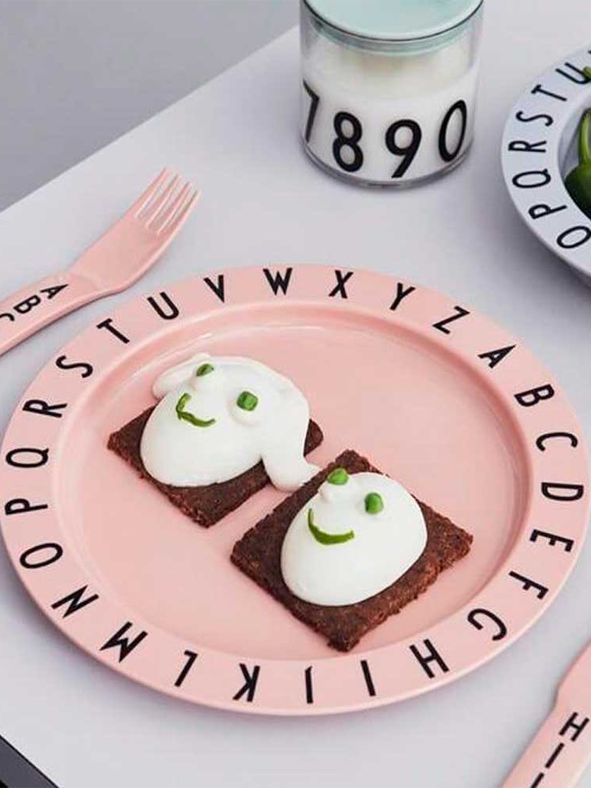 Design Letters Eat & Learn plate tritan Nude