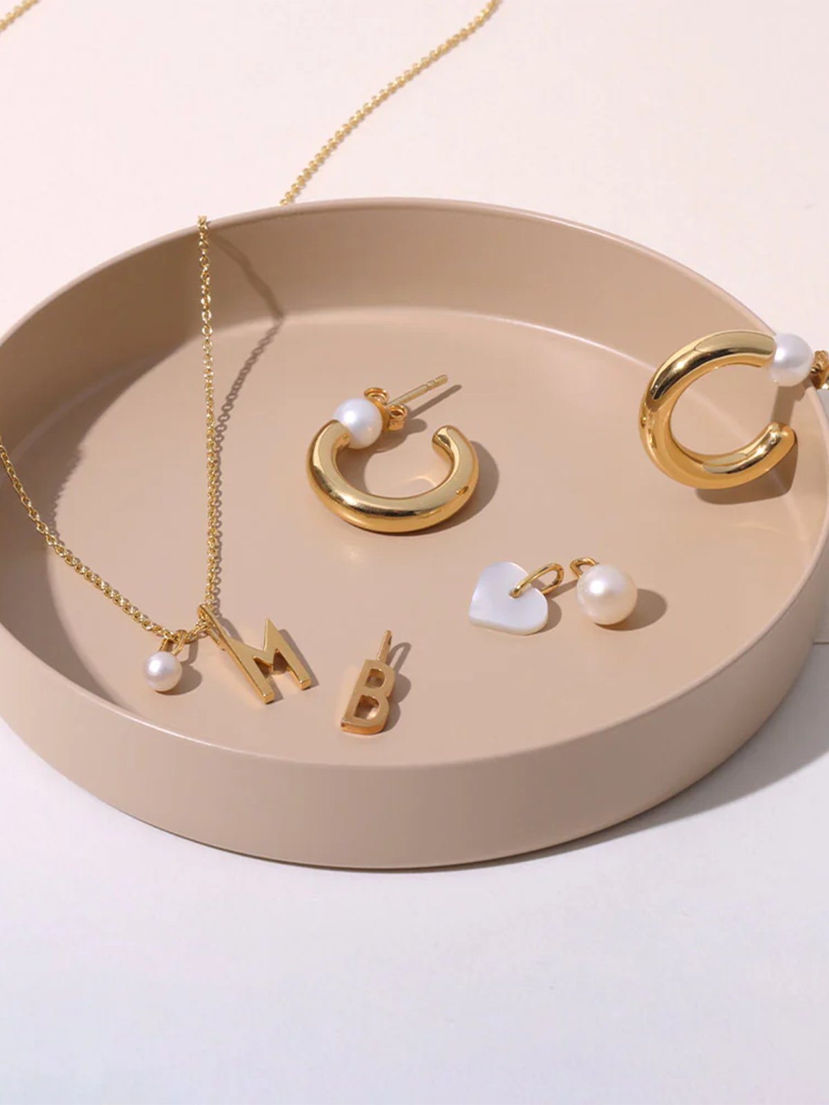 Design Letters Pearl Drop Charm 5mm Gold plated Gold