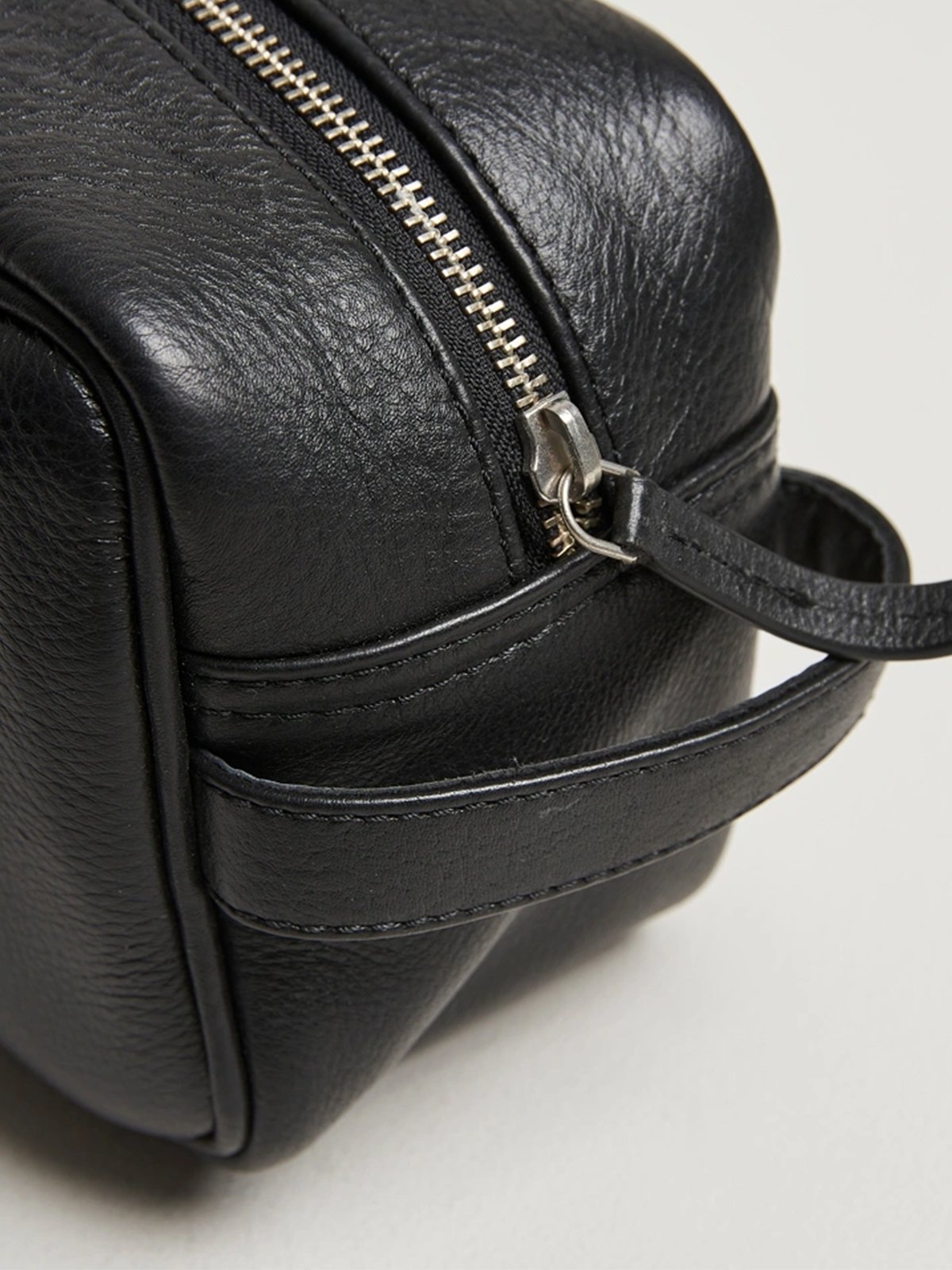 Les Deux Leather Wash Bag Black
