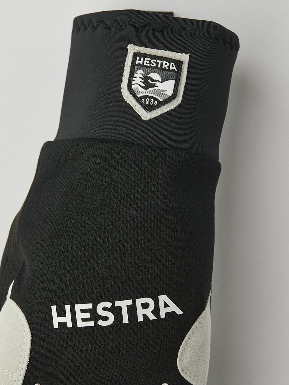 Hestra Windstopper Race Tracker Black