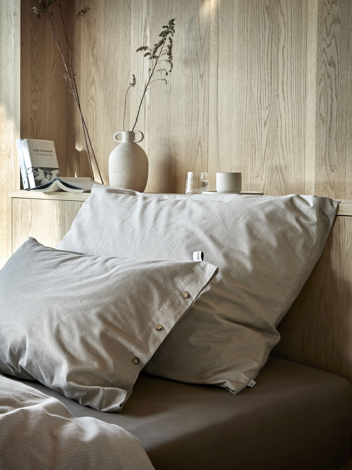 Høie Balder sett 140x220/50x70 Valnøtt