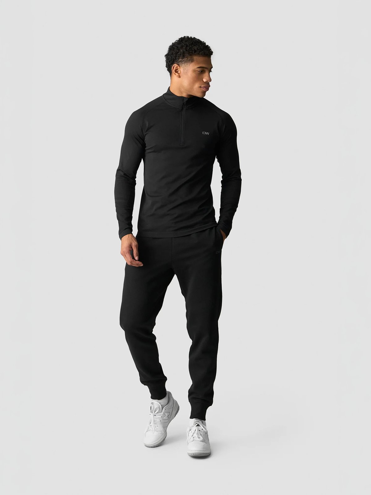 ICIW Essential Seamless 1/4 Zip Long Sleeve Black