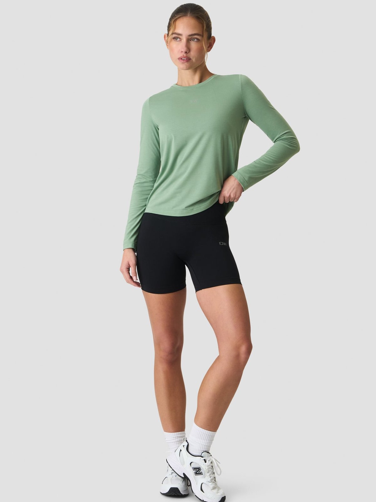 ICIW Define Loose Long Sleeve Light Green Moss