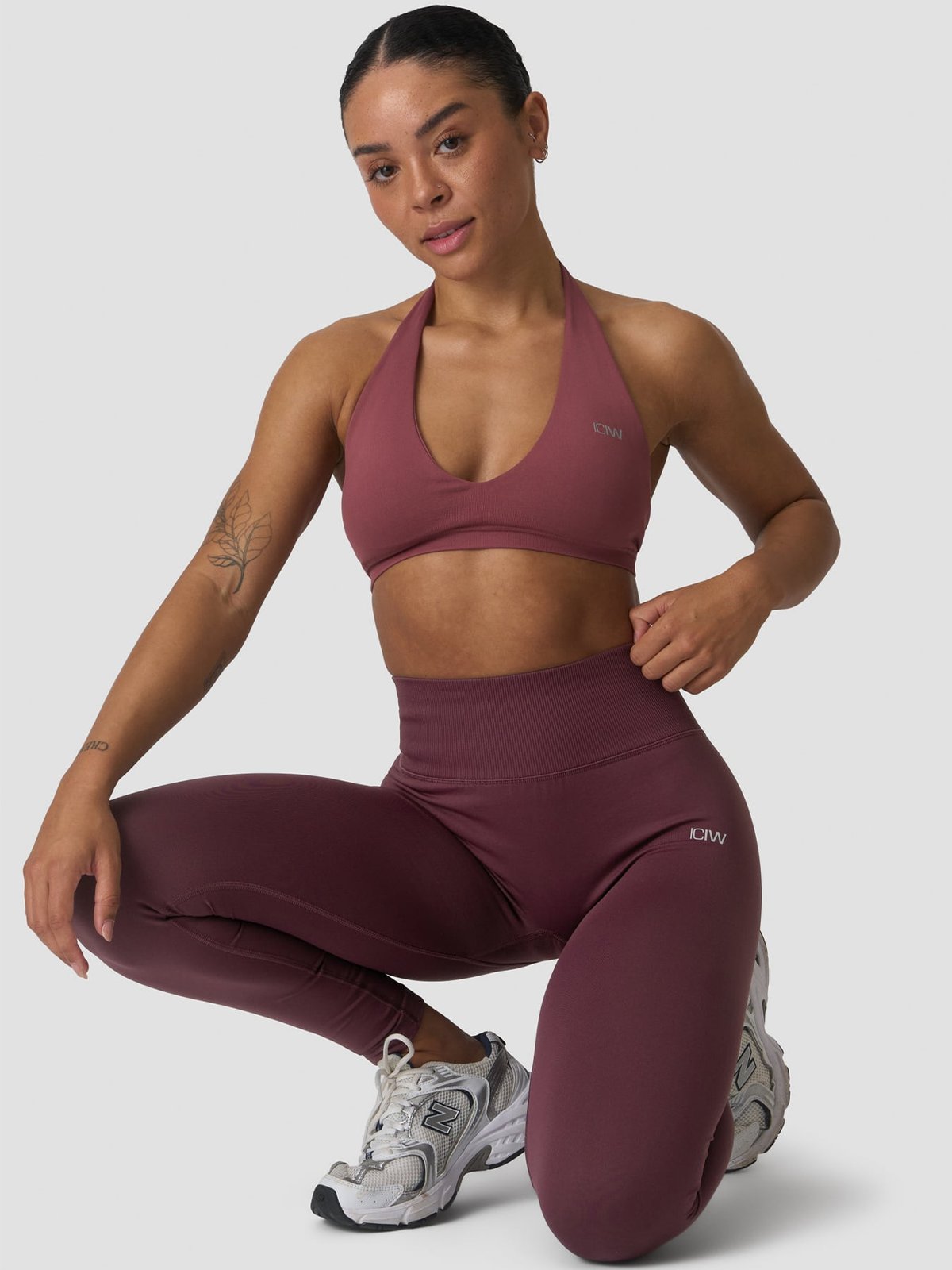 ICIW Define Seamless V-Shape Tights Maroon Red