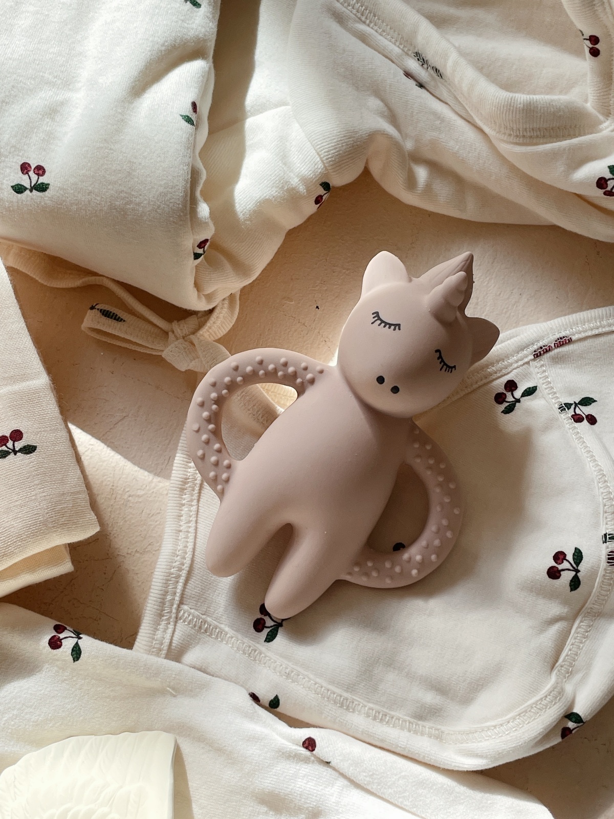 Konges Sløjd Teether Unicorn Rose