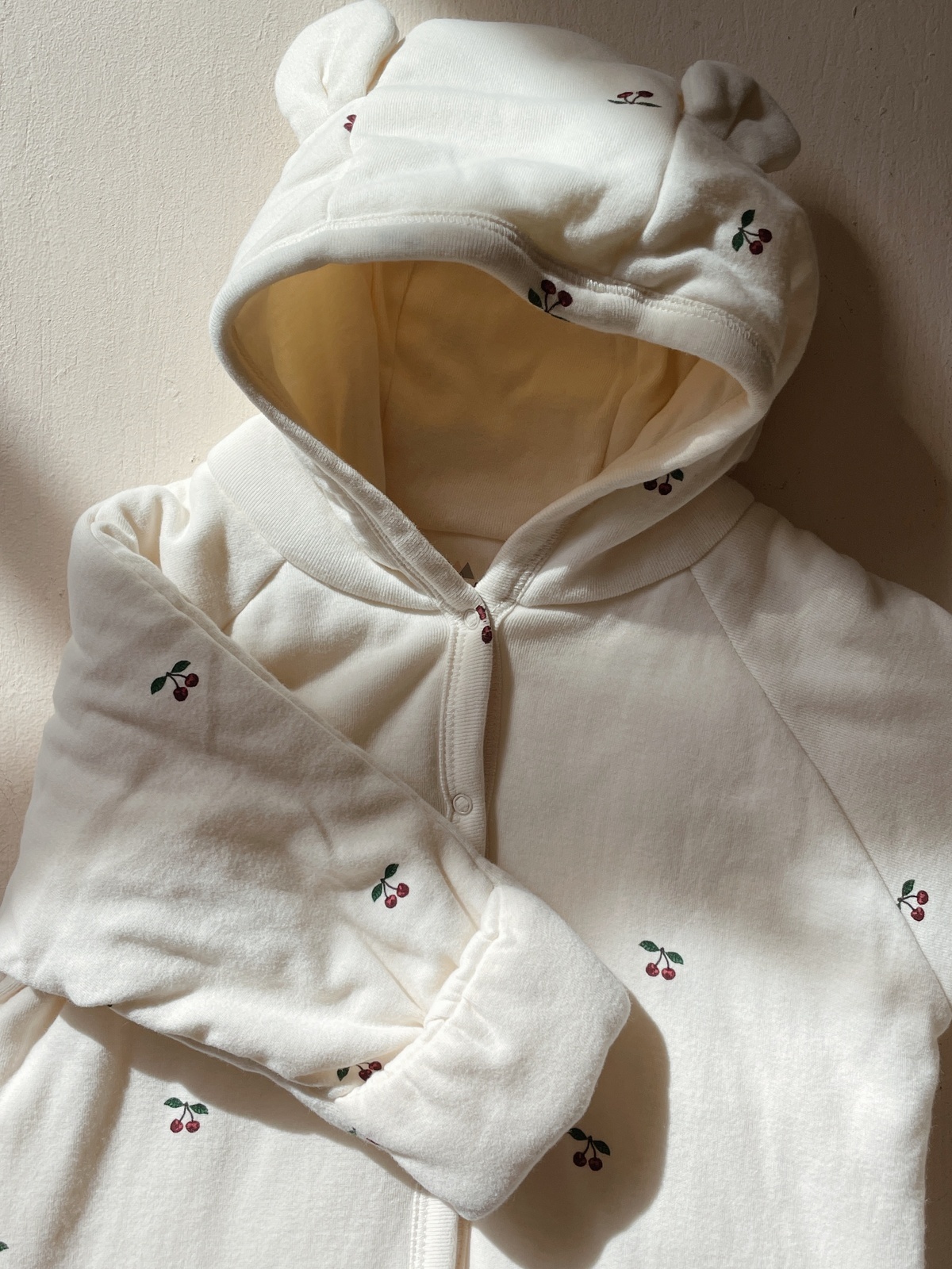 Konges Sløjd Newborn Onesie with Hood Cherry