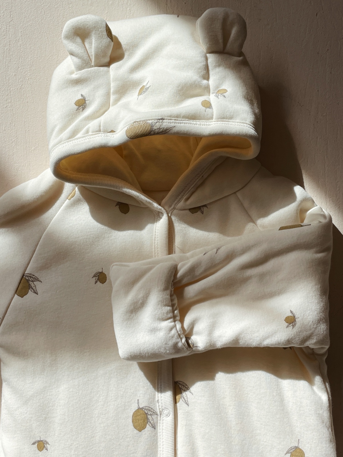 Konges Sløjd Newborn Onesie with Hood Lemon