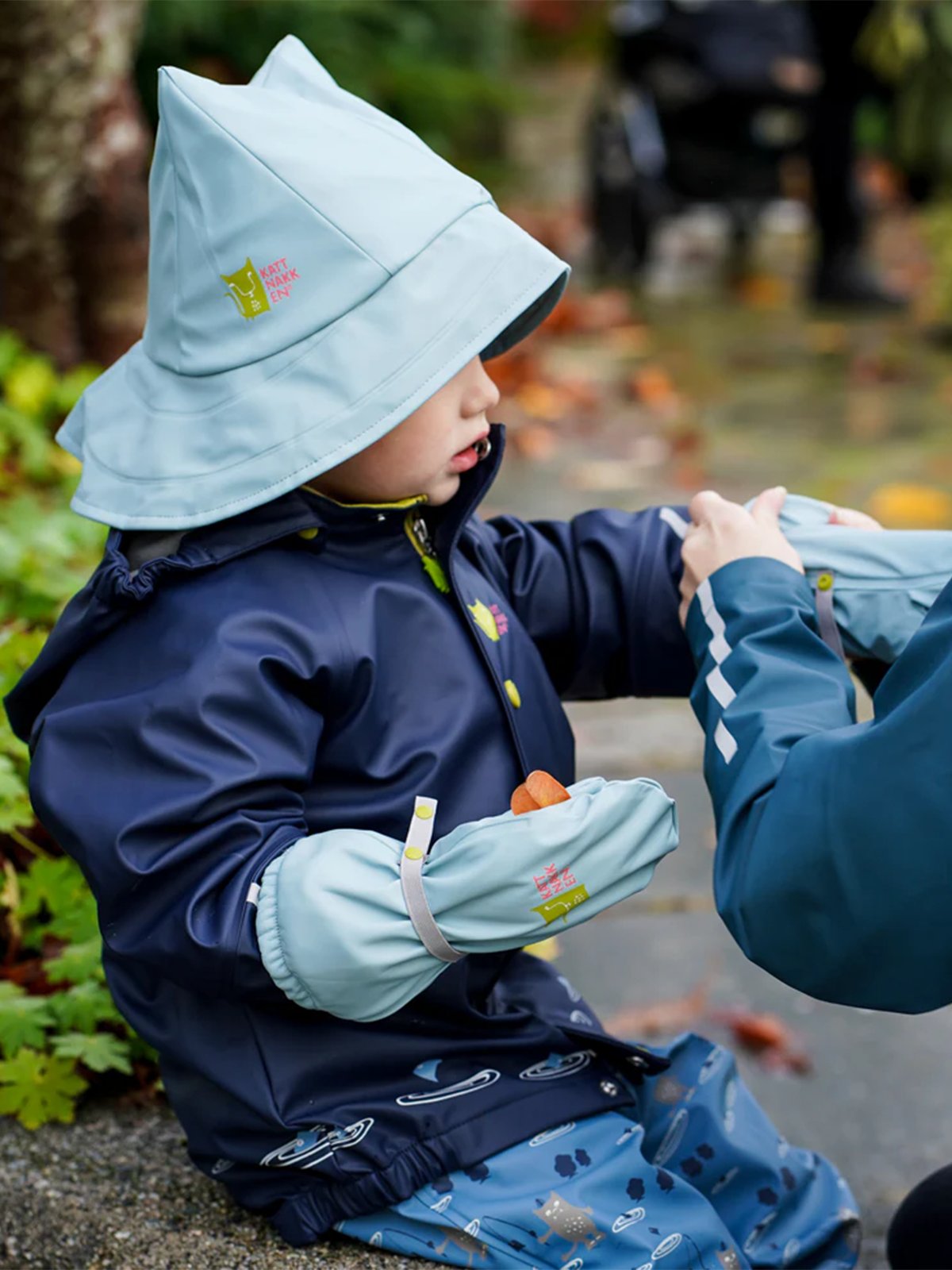 Kattnakken Regnvott barn Bris