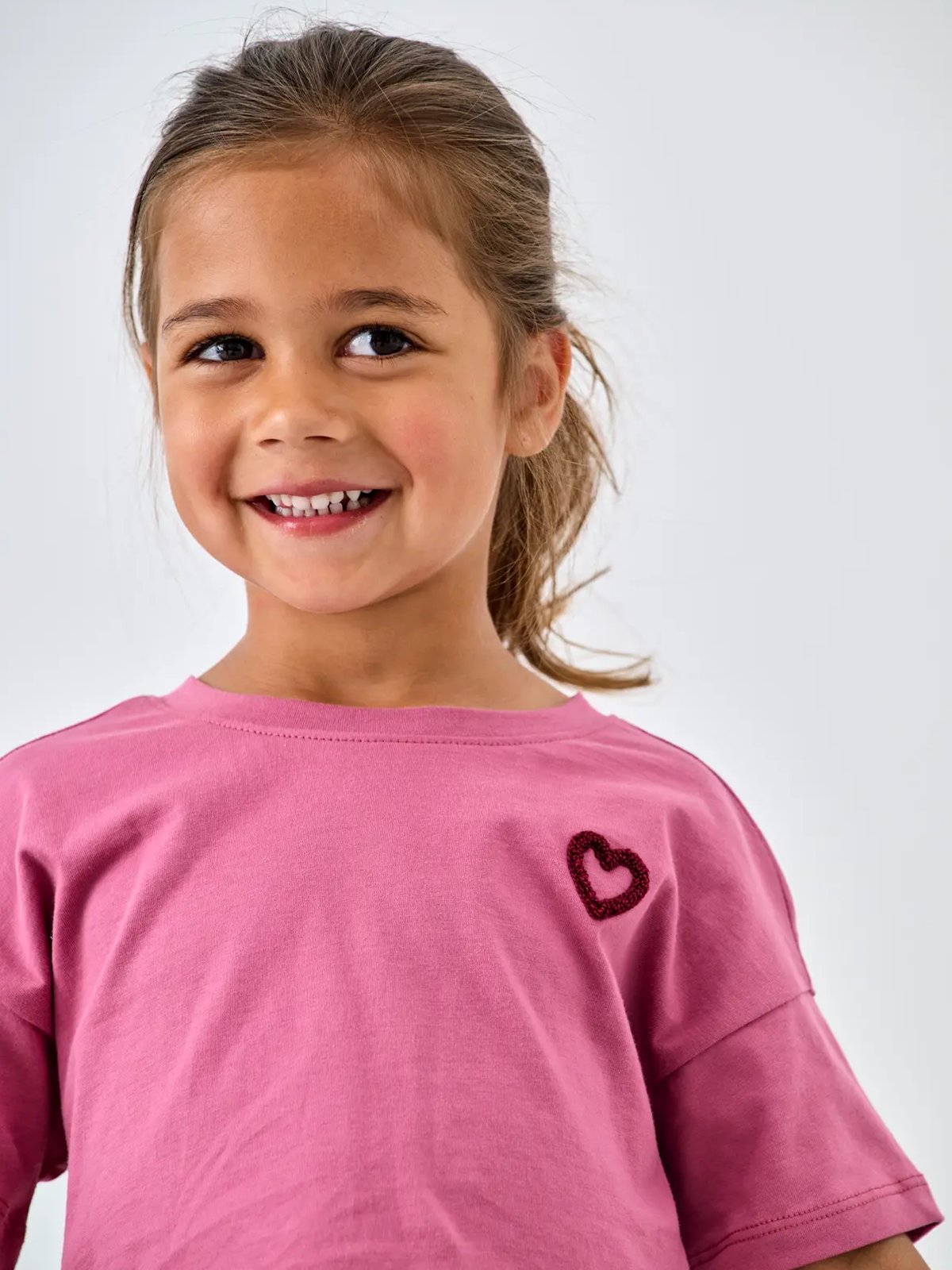 Kids Only Anna Short Sleeve Heart Tee Juniors Heather Rose Heart/Beaujolais