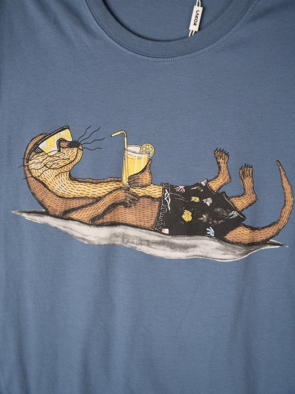 Lakor An Otter Vacation T-shirt Bering Sea