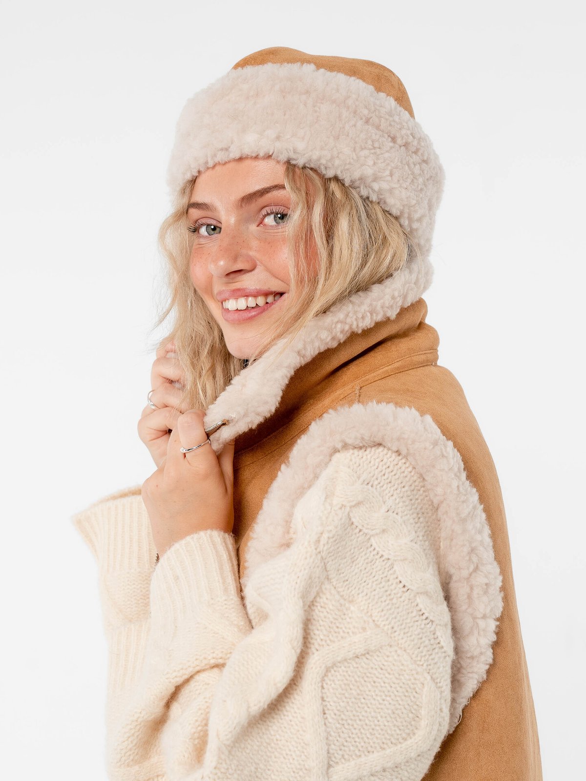 Løøv Erica Shearling Hat Camel