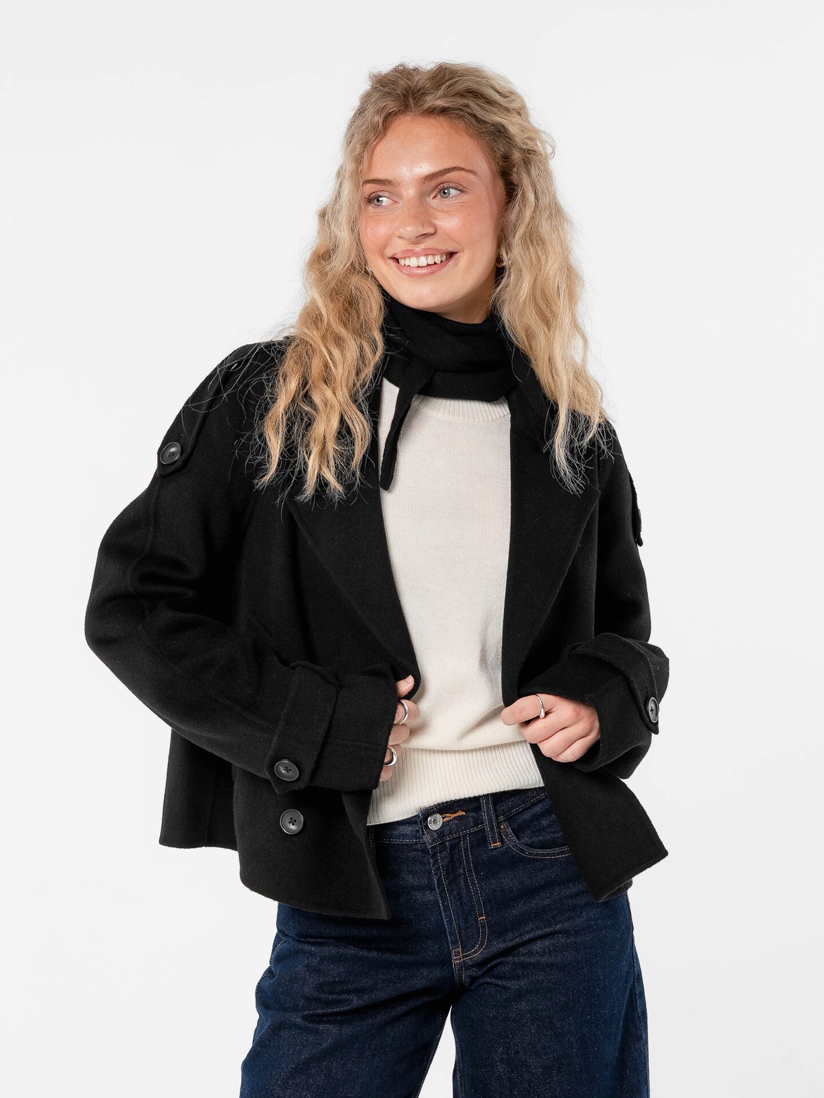 Løøv Peony Triangle Scarf Black
