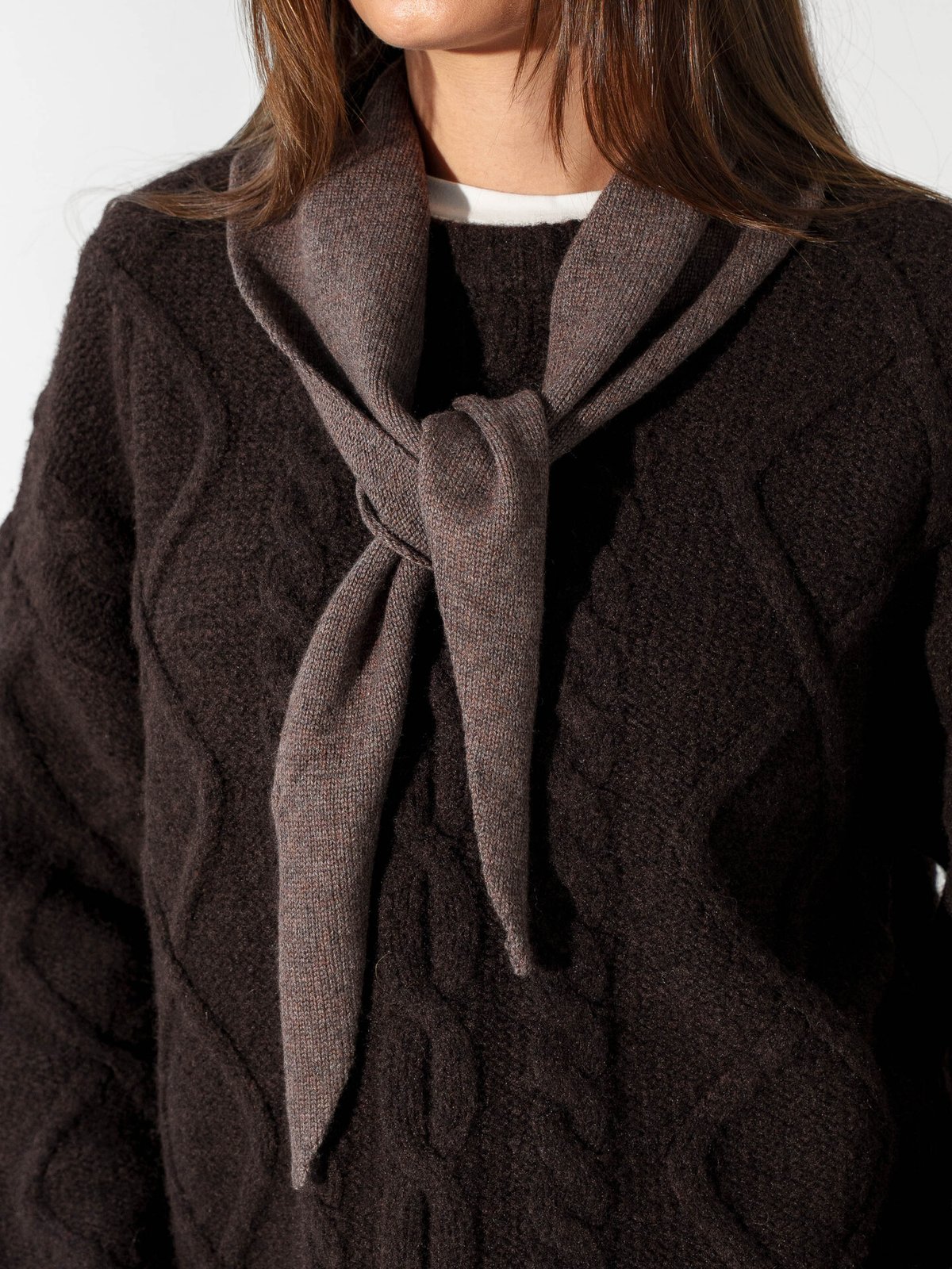 Løøv Peony Triangle Scarf Dark Brown