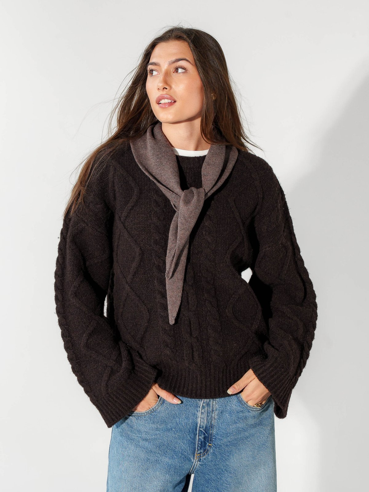 Løøv Peony Triangle Scarf Dark Brown