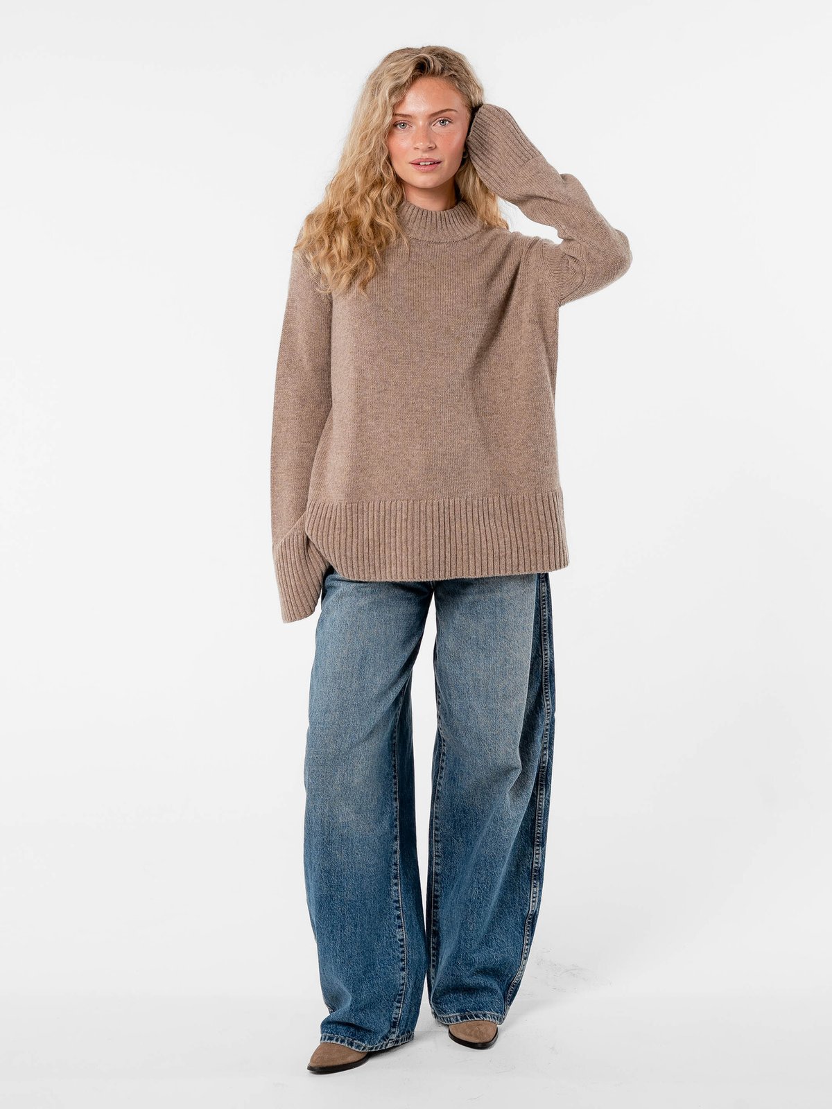 Løøv Maple Oversized Knit Sweater Beige