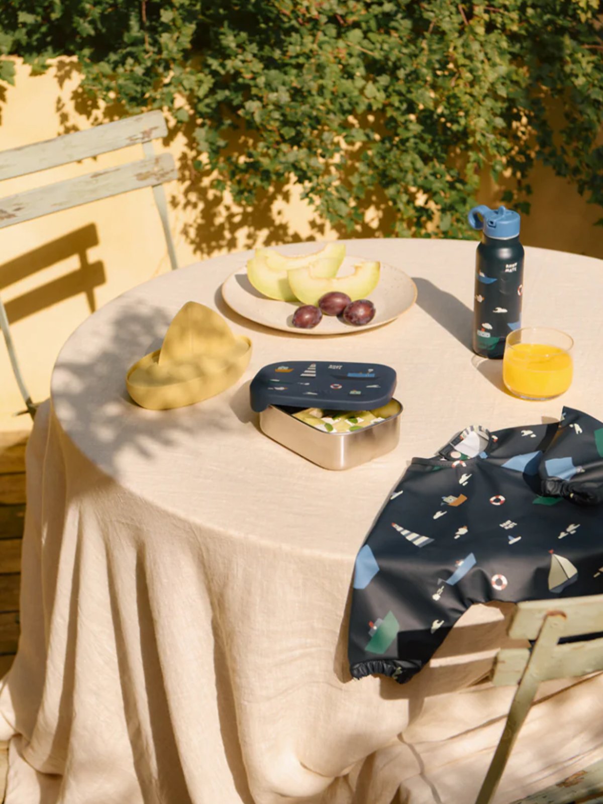 Liewood Merle Printed Cape Bib Sailing / Classic navy