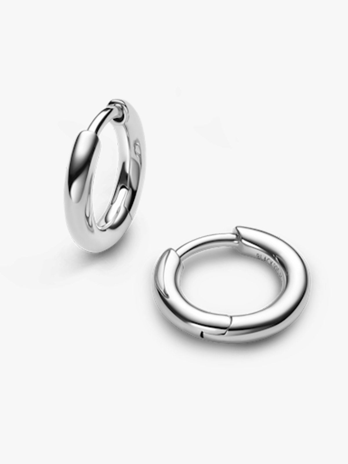 Maria Black Marco 8 Huggies Pair Recycled Sterling Sølv | Hvit rhodium belegg