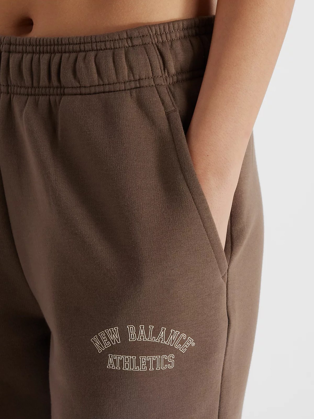 New Balance Seasonal Graphic Sweatpant Dark Mushroom