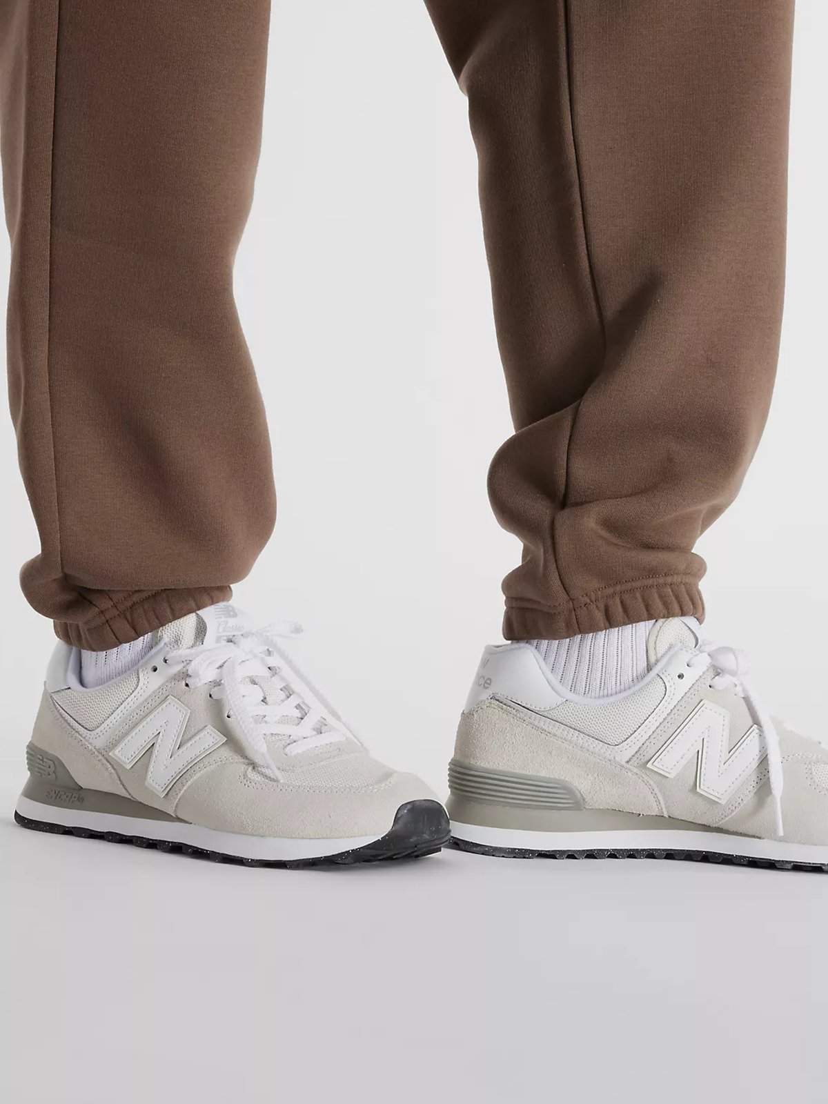 New Balance Seasonal Graphic Sweatpant Dark Mushroom