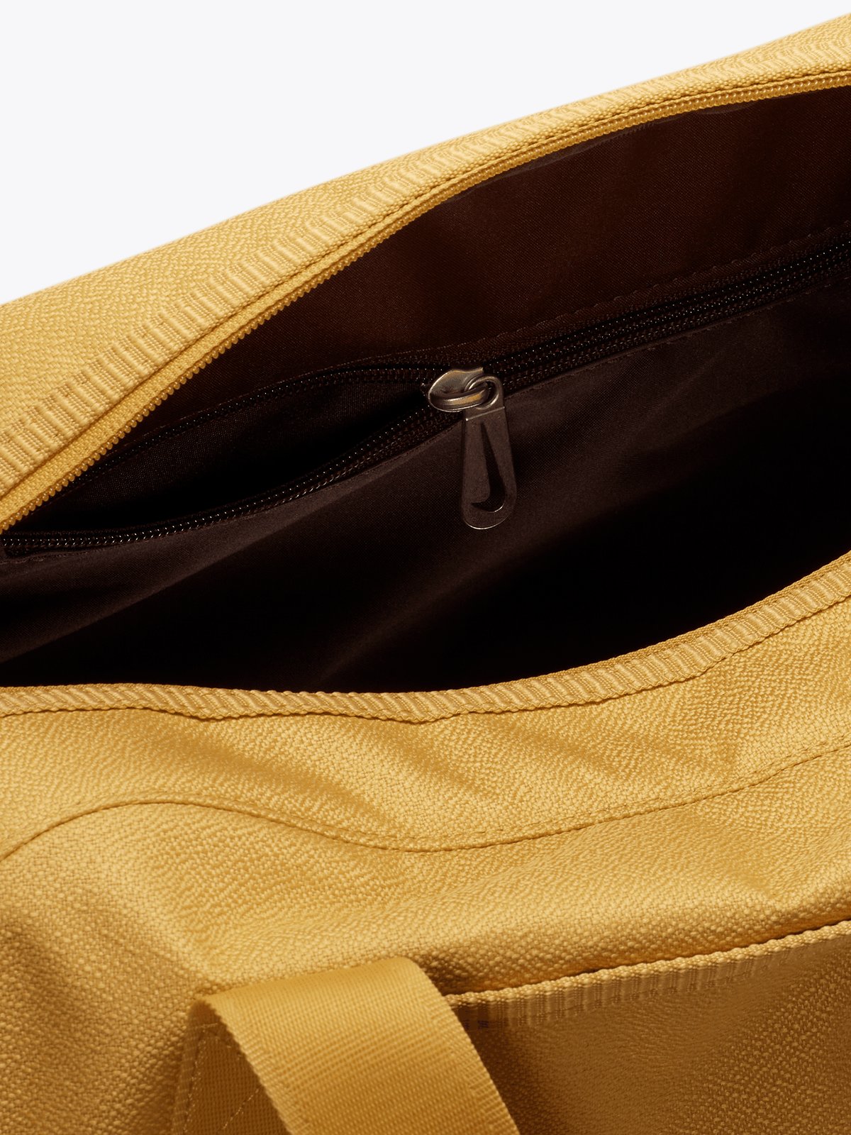 Nike Gym Club Training Duffel Bag 24L Wheat Gold / Wheat Gold / Earth