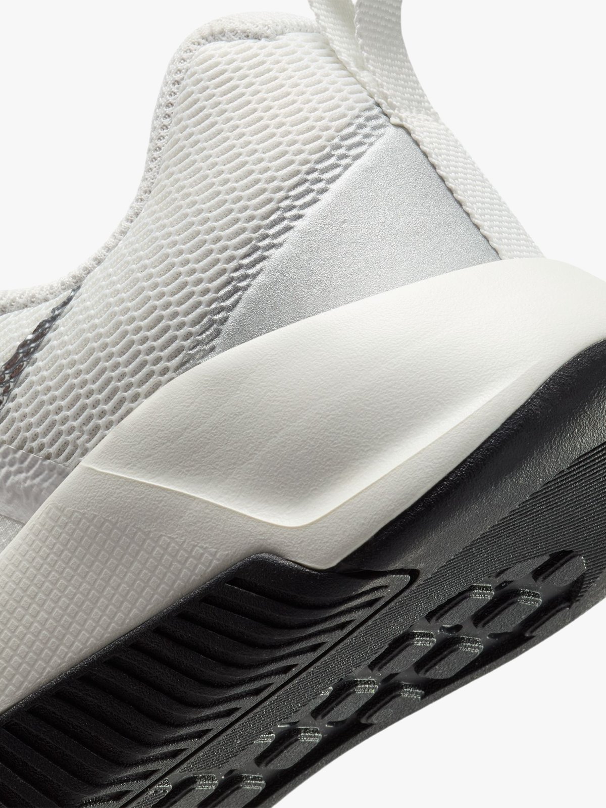 Nike MC Trainer 3 Premium Summit white / Metallic silver-sail-black