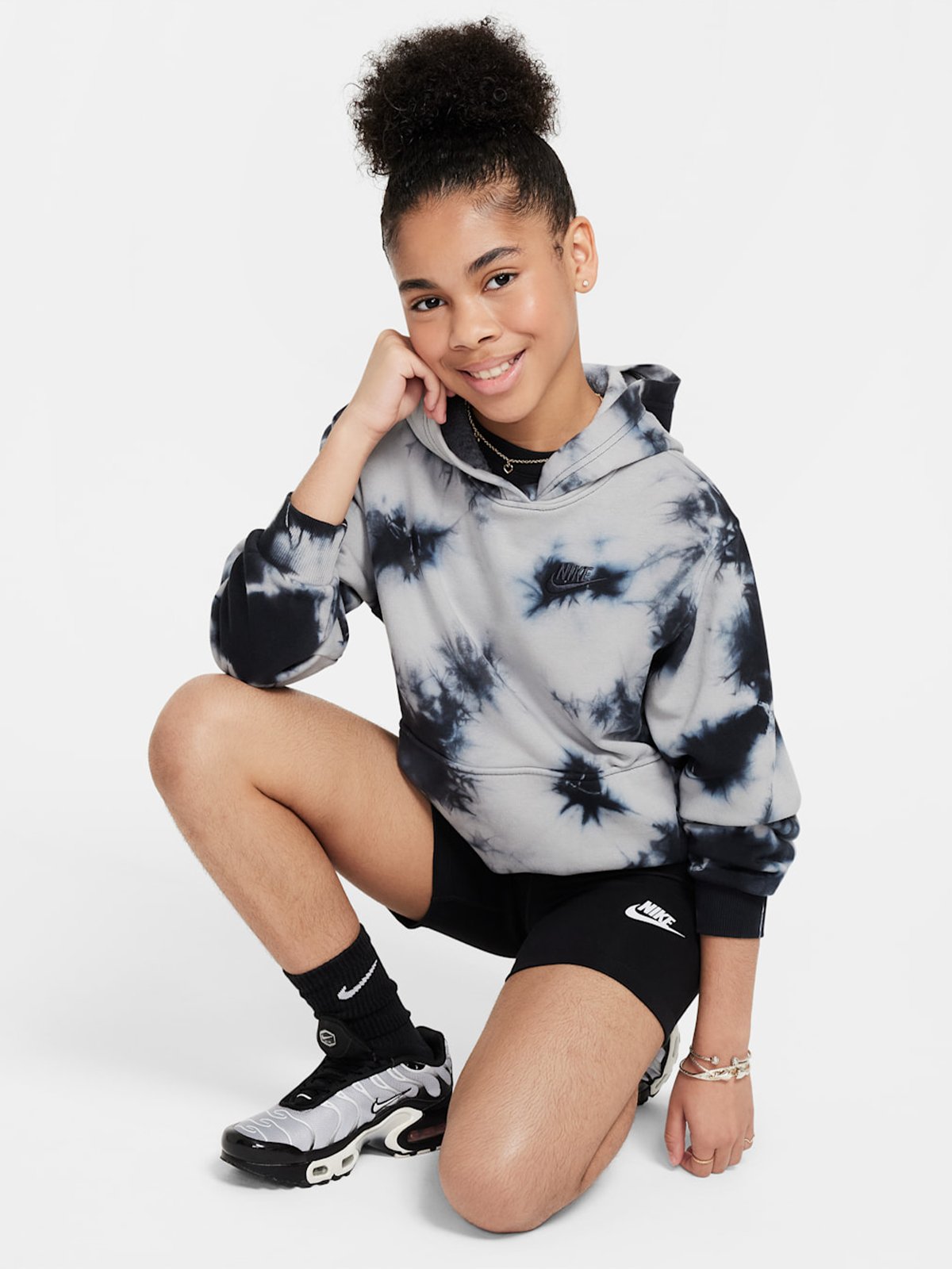 Nike Sportswear Classic High-Waisted 5" Biker Shorts Black / White