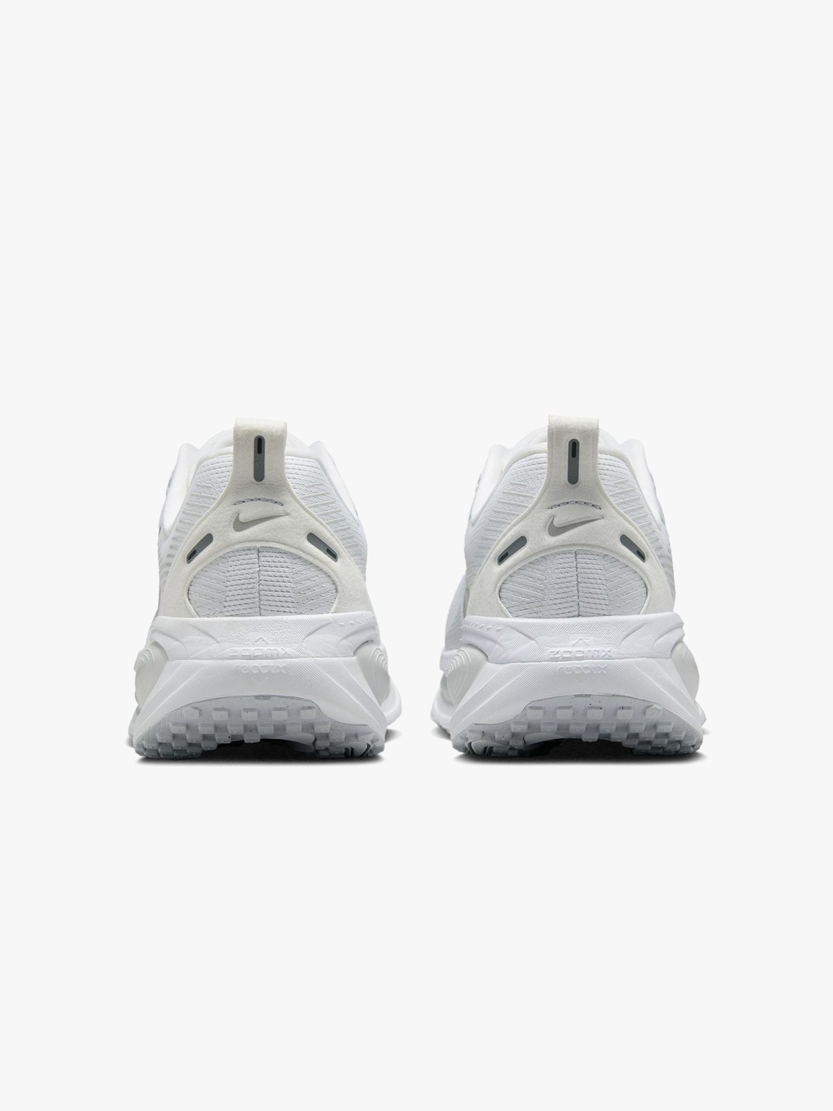 Nike Vomero 18 White / Metallic Silver / Photon Dust